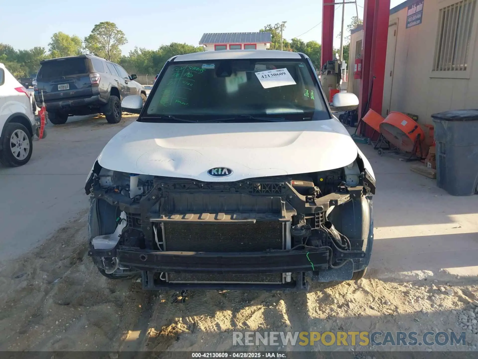 13 Photograph of a damaged car KNDJ23AU8L7004004 KIA SOUL 2020