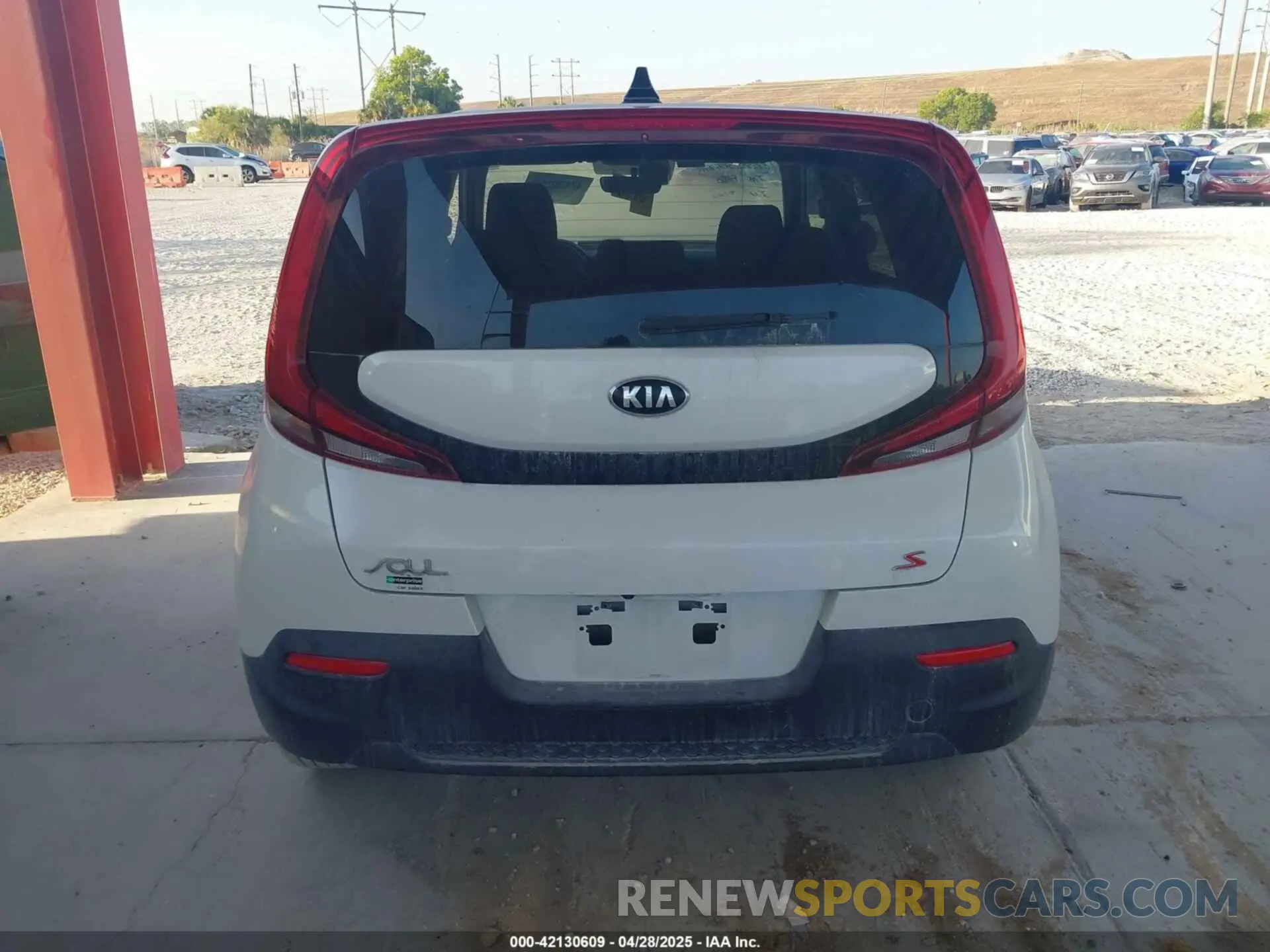 17 Photograph of a damaged car KNDJ23AU8L7004004 KIA SOUL 2020
