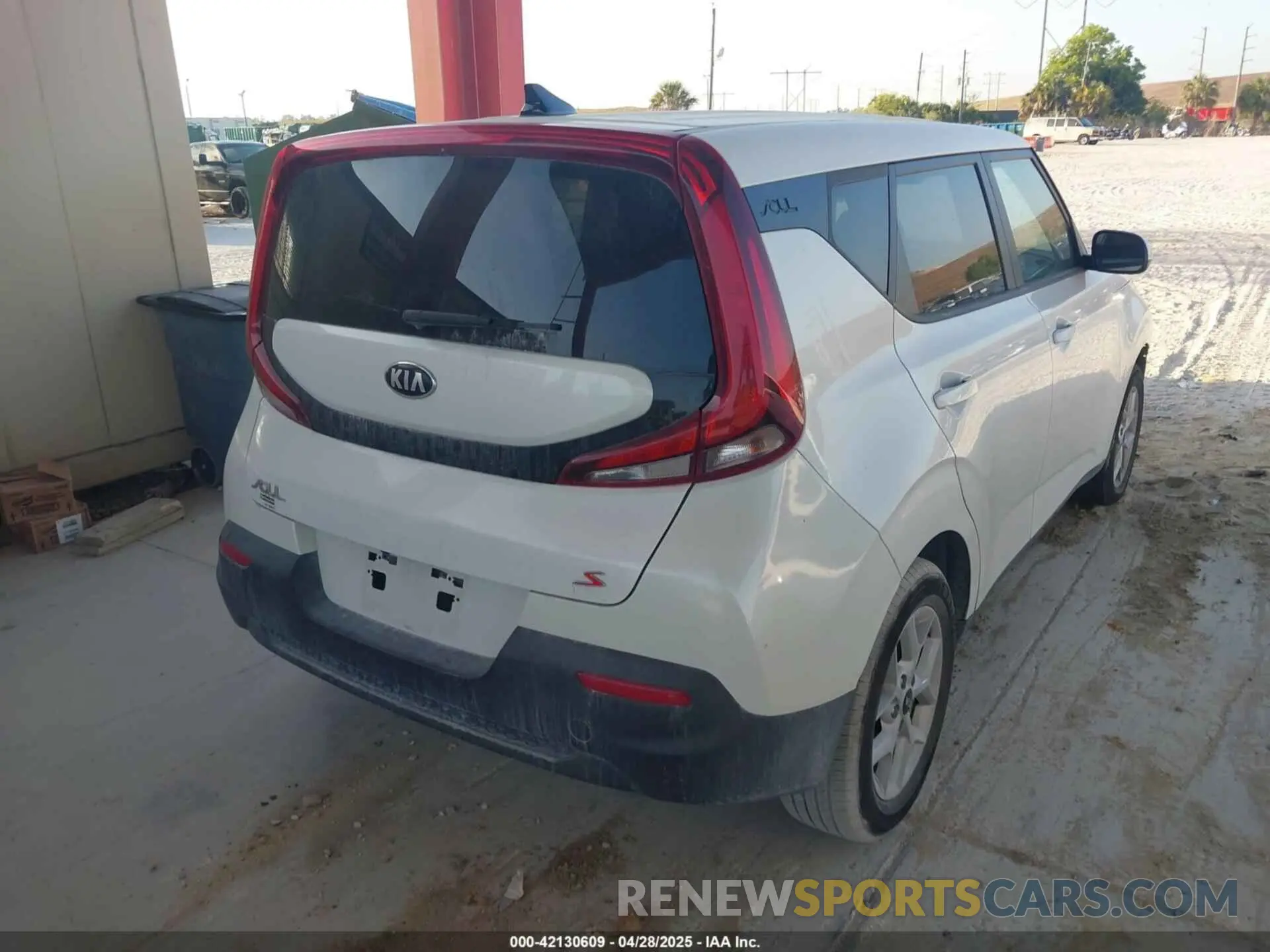 4 Photograph of a damaged car KNDJ23AU8L7004004 KIA SOUL 2020