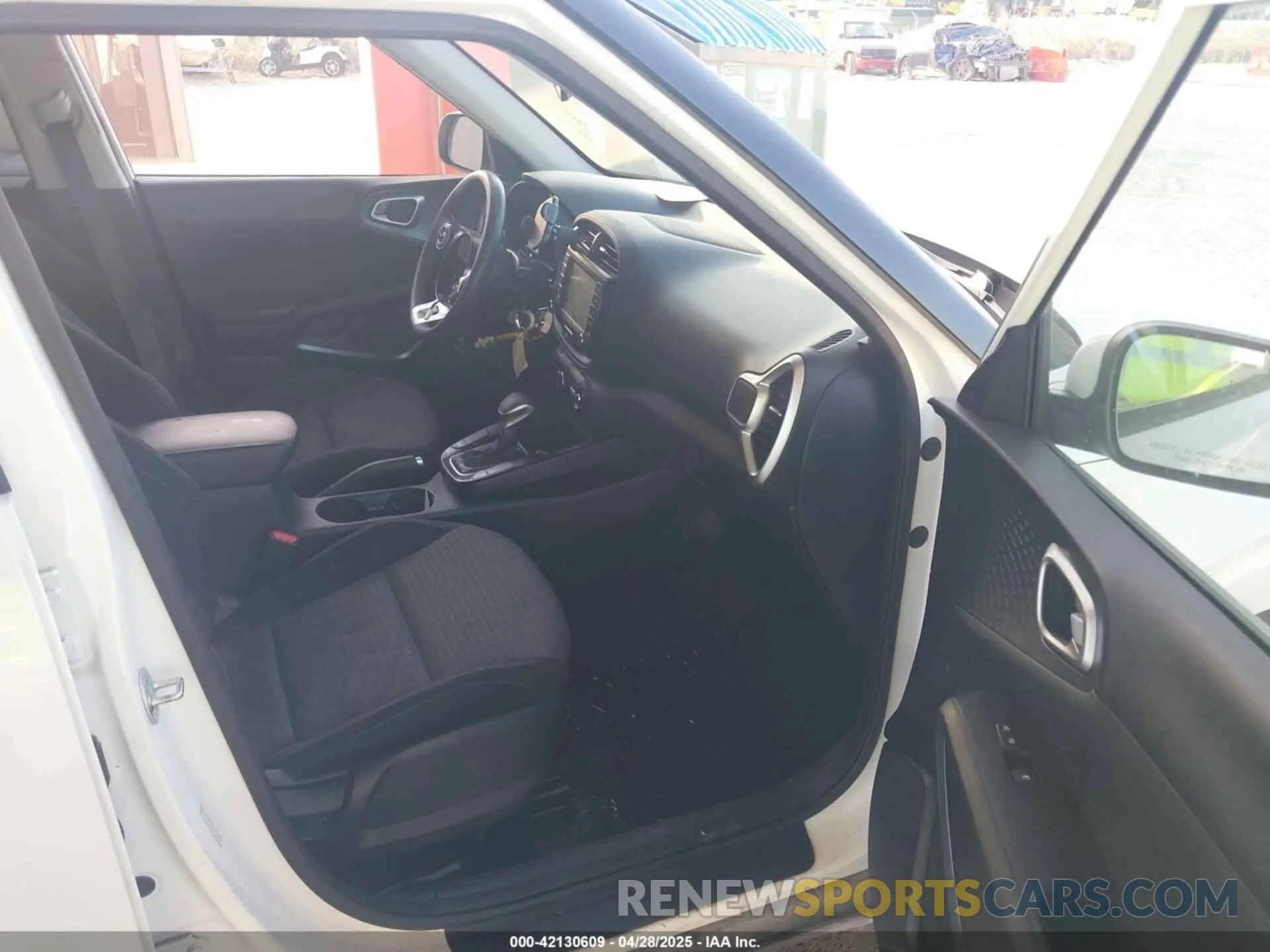 5 Photograph of a damaged car KNDJ23AU8L7004004 KIA SOUL 2020