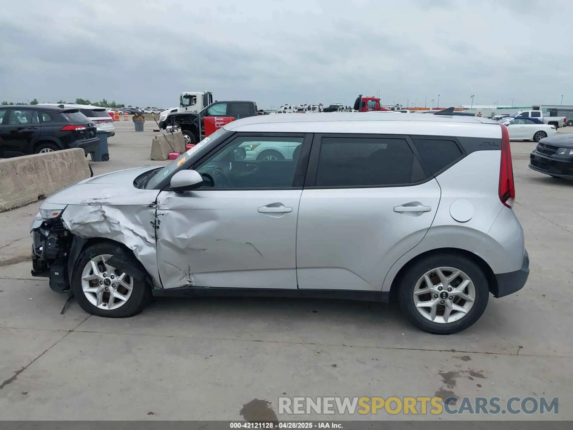 14 Photograph of a damaged car KNDJ23AU8L7054546 KIA SOUL 2020