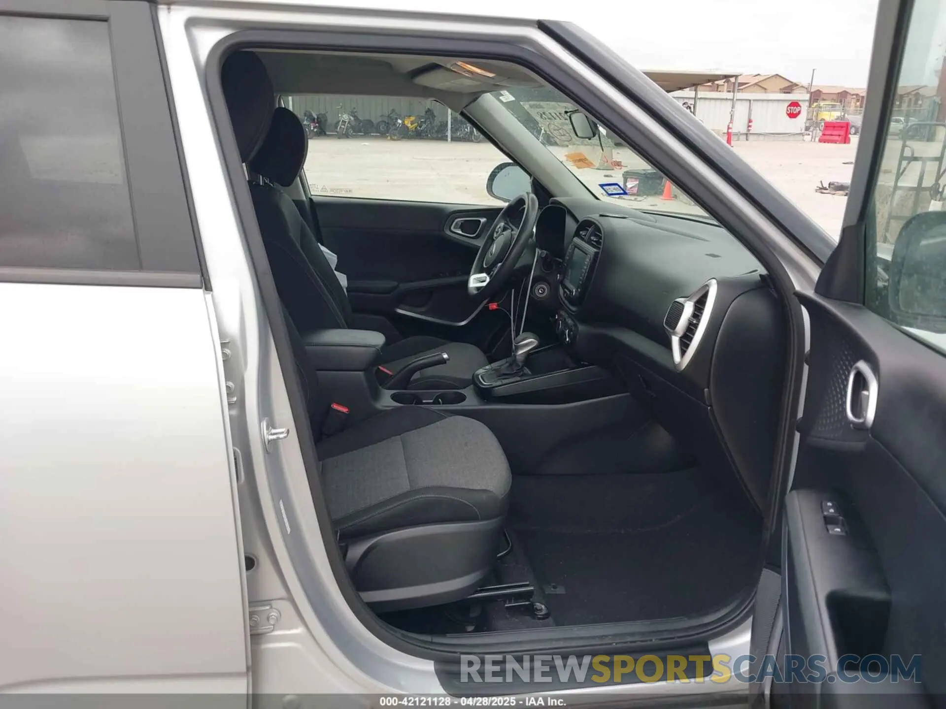 5 Photograph of a damaged car KNDJ23AU8L7054546 KIA SOUL 2020