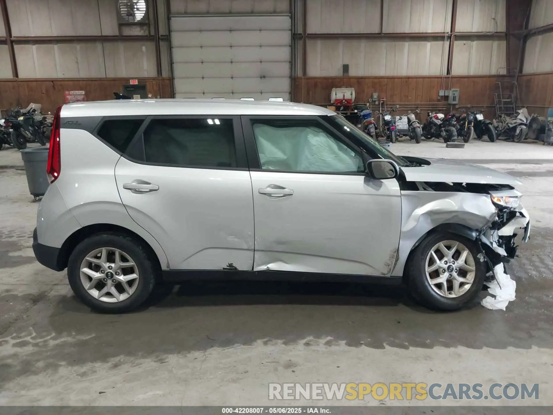 13 Фотография поврежденного автомобиля KNDJ23AU8L7720076 KIA SOUL 2020