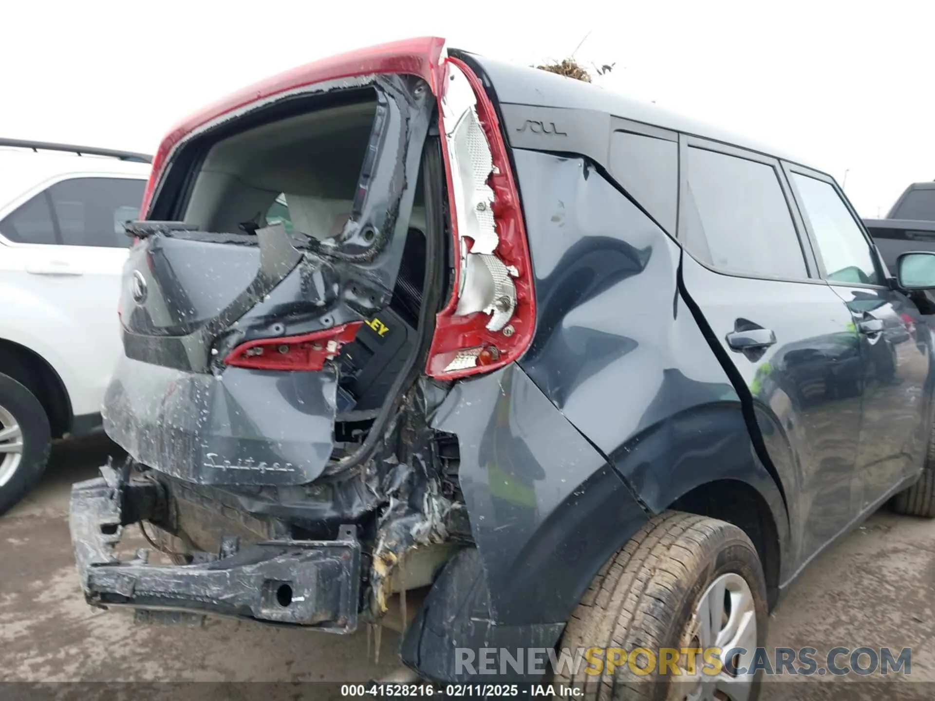 18 Photograph of a damaged car KNDJ23AU9L7041630 KIA SOUL 2020