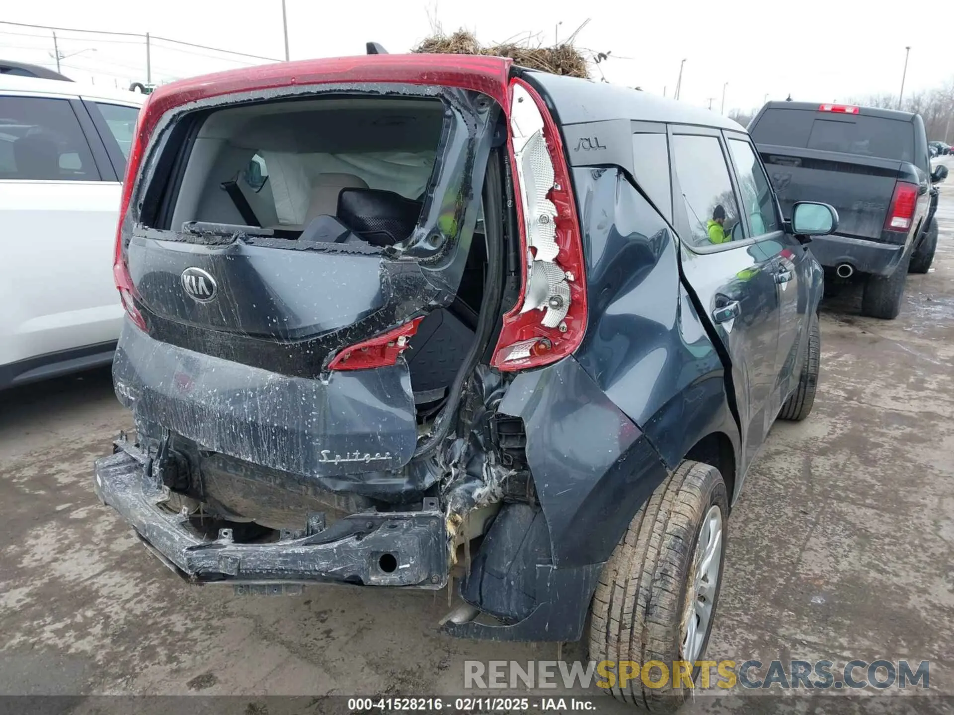4 Photograph of a damaged car KNDJ23AU9L7041630 KIA SOUL 2020