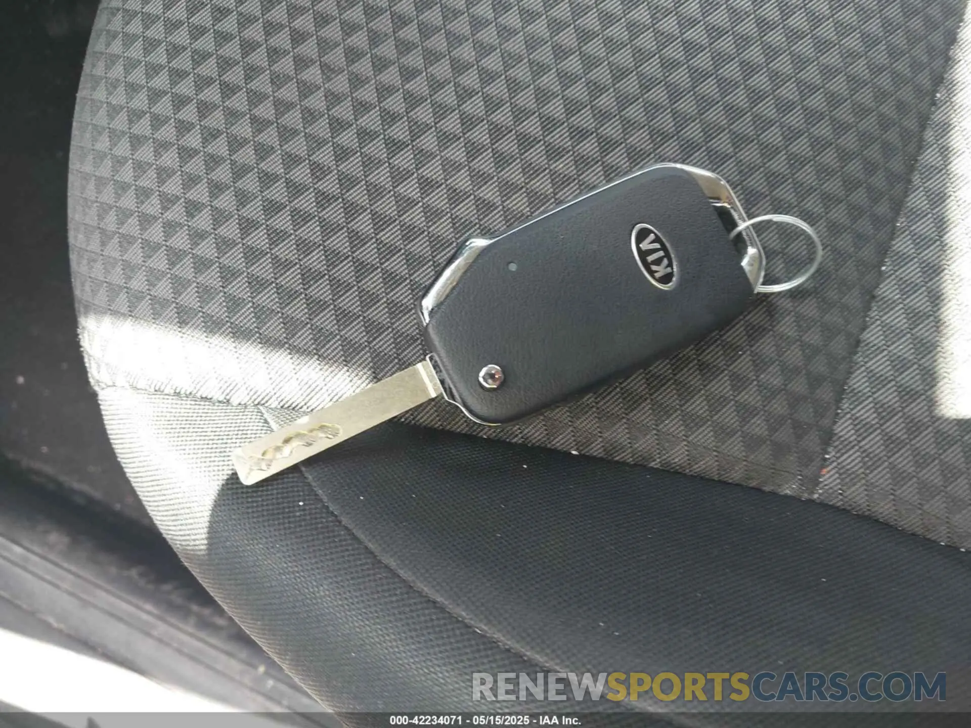 11 Photograph of a damaged car KNDJ23AU9L7727151 KIA SOUL 2020