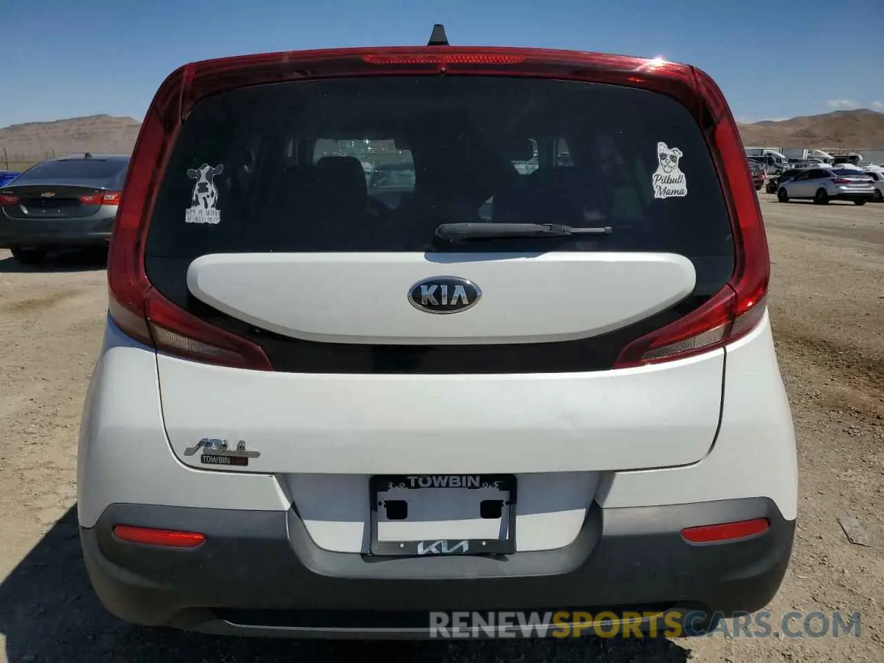 6 Photograph of a damaged car KNDJ23AUXL7022908 KIA SOUL 2020