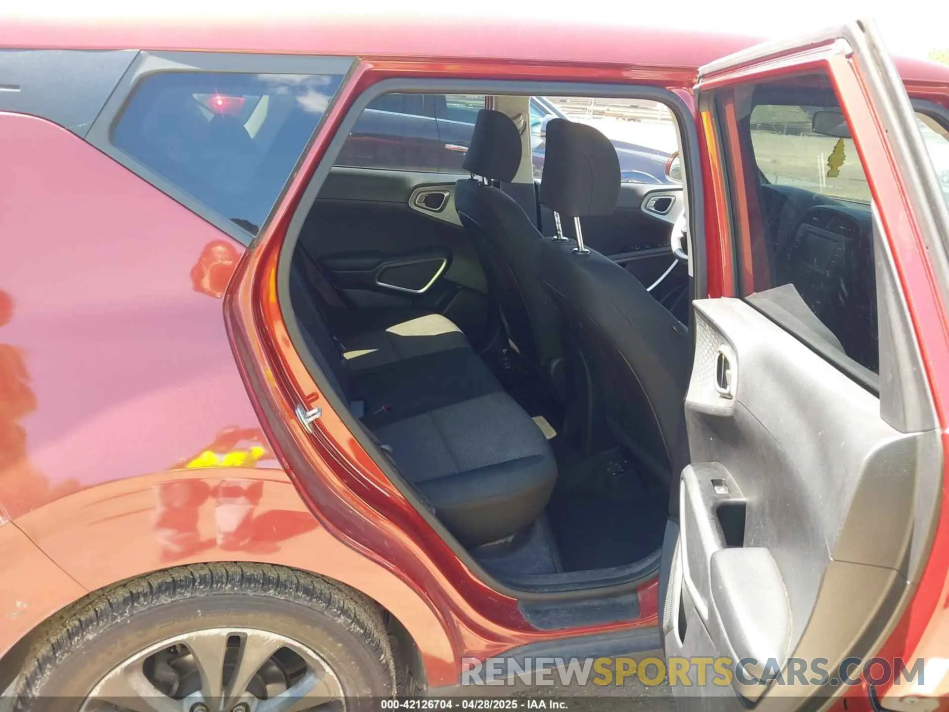 8 Фотография поврежденного автомобиля KNDJ23AUXL7097365 KIA SOUL 2020