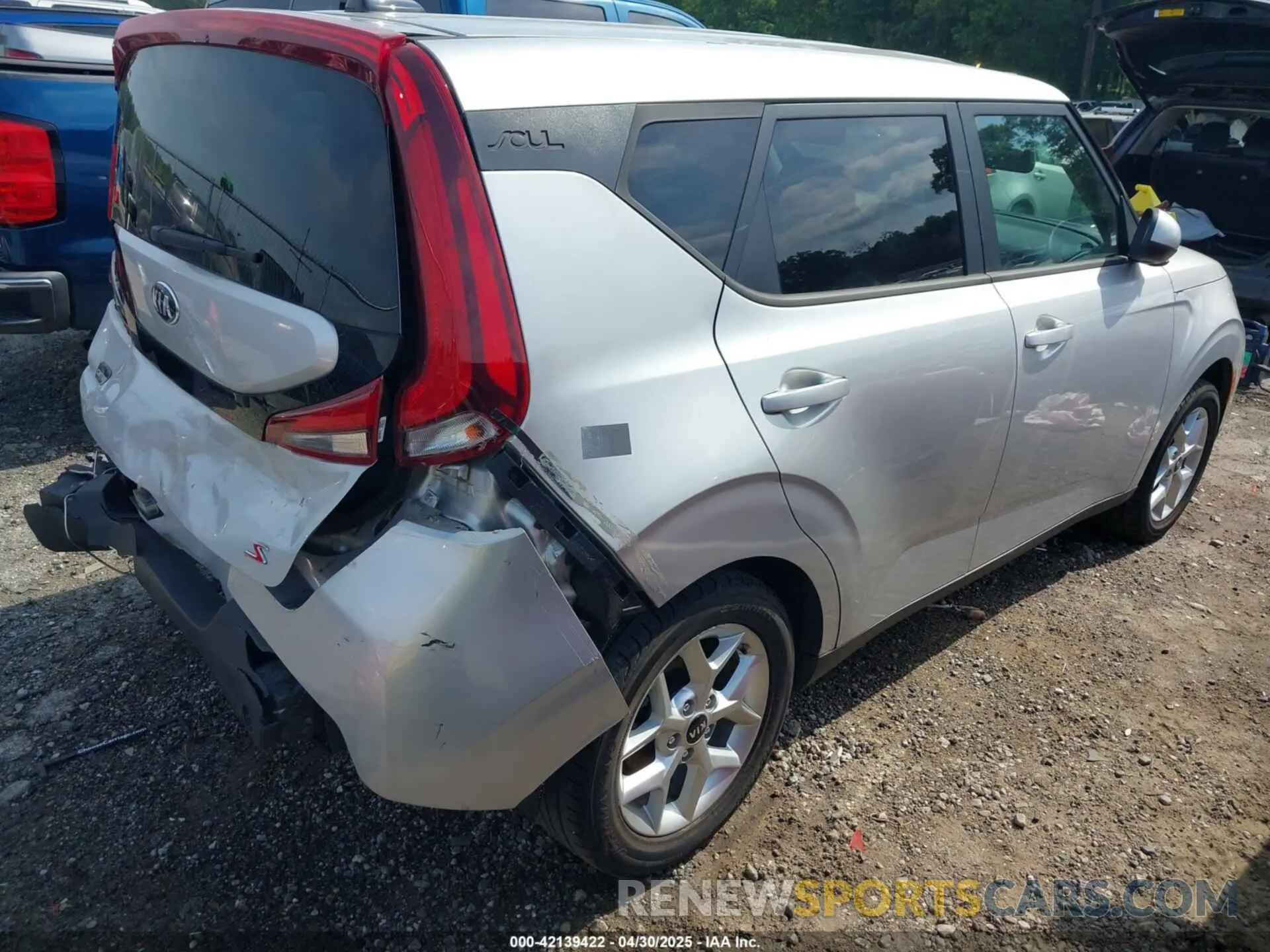 4 Photograph of a damaged car KNDJ23AUXL7735193 KIA SOUL 2020