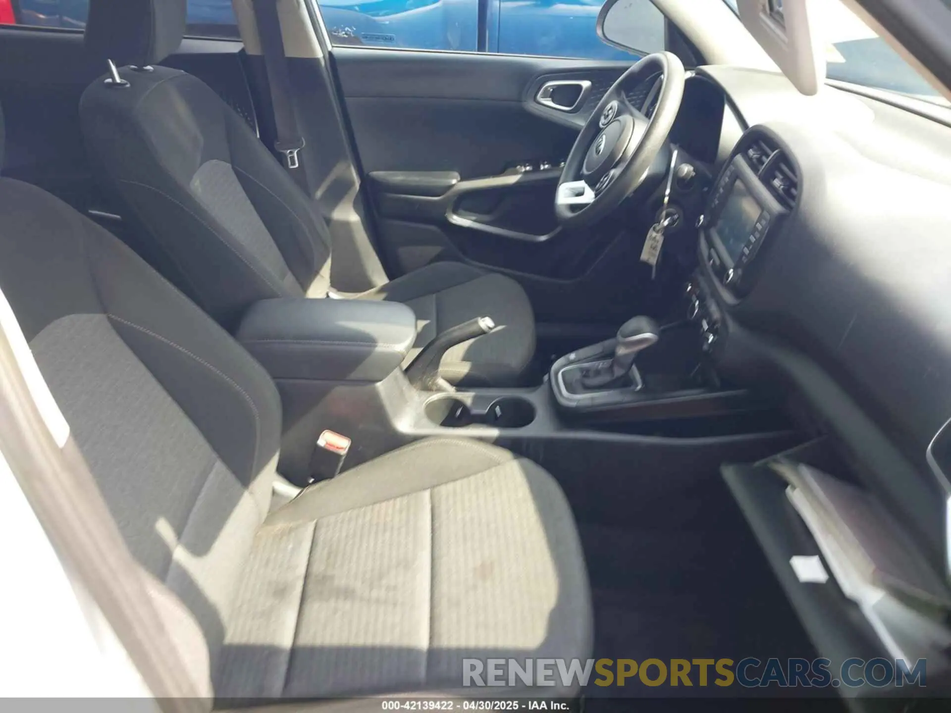5 Photograph of a damaged car KNDJ23AUXL7735193 KIA SOUL 2020