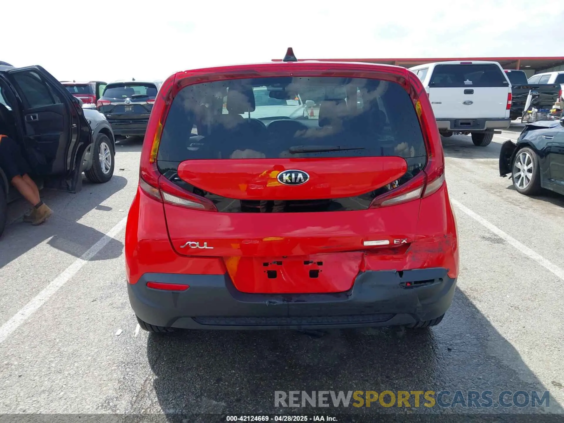 16 Photograph of a damaged car KNDJ33AU1L7729604 KIA SOUL 2020