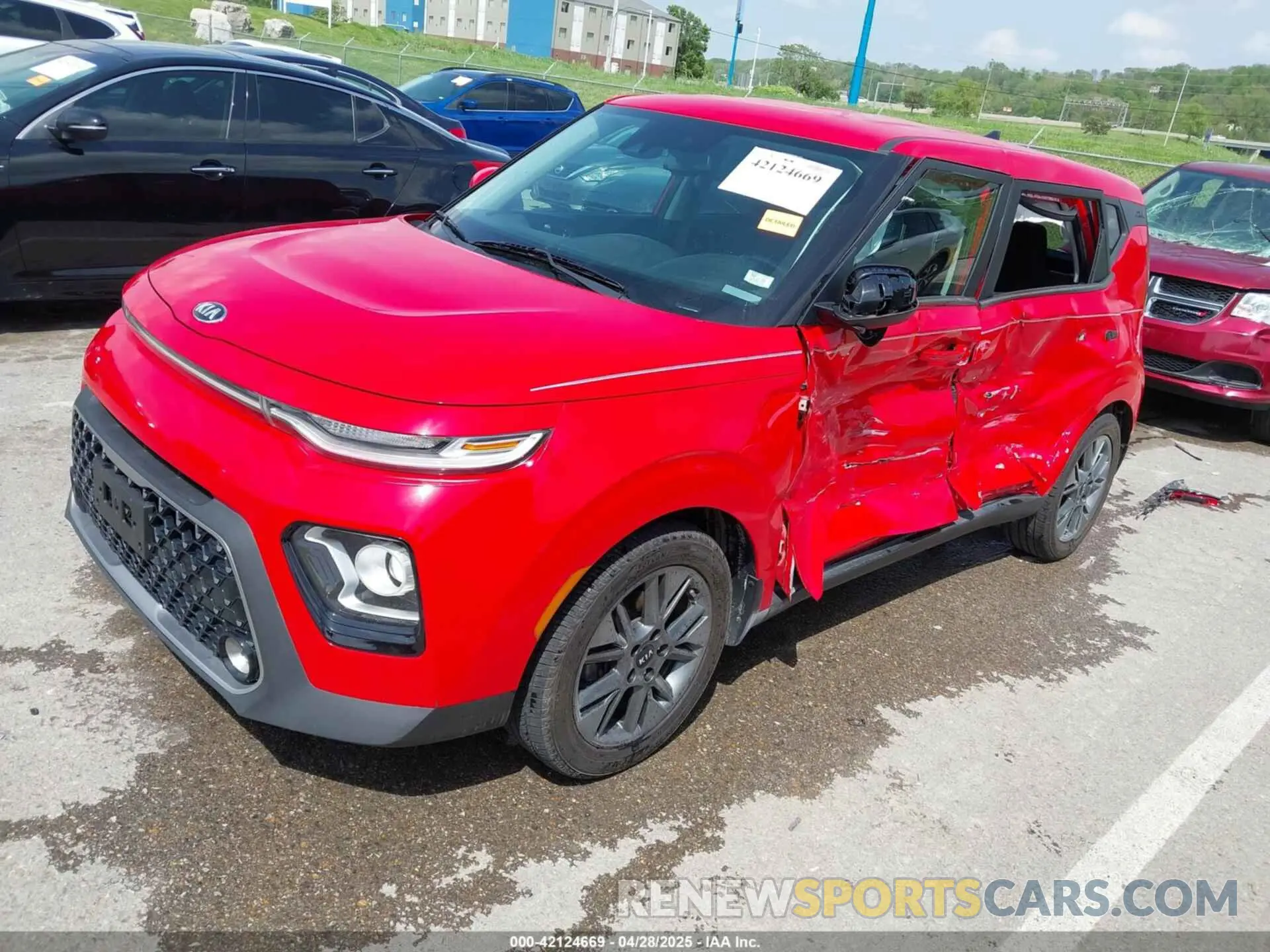 2 Photograph of a damaged car KNDJ33AU1L7729604 KIA SOUL 2020