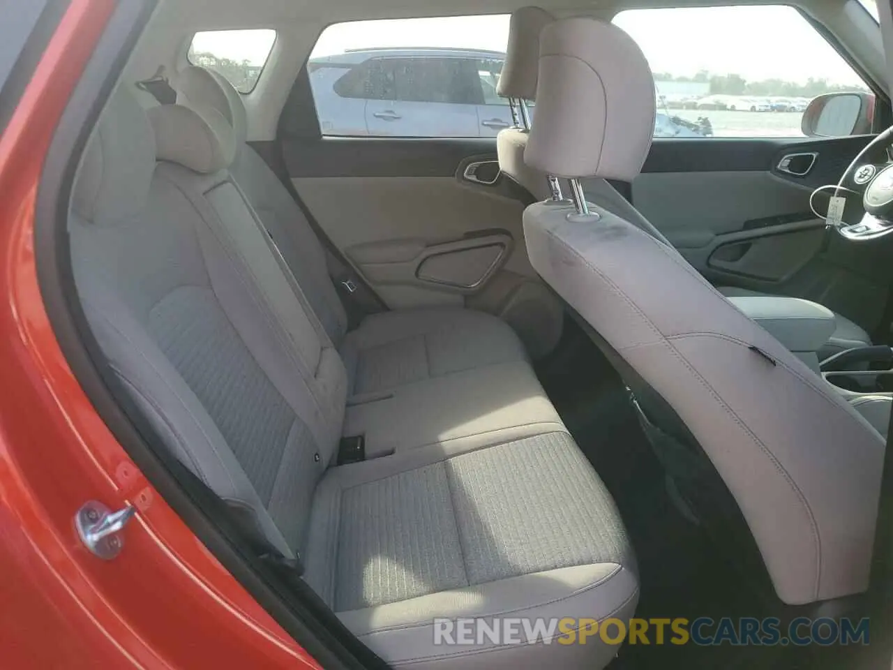 11 Photograph of a damaged car KNDJ33AU2L7008532 KIA SOUL 2020