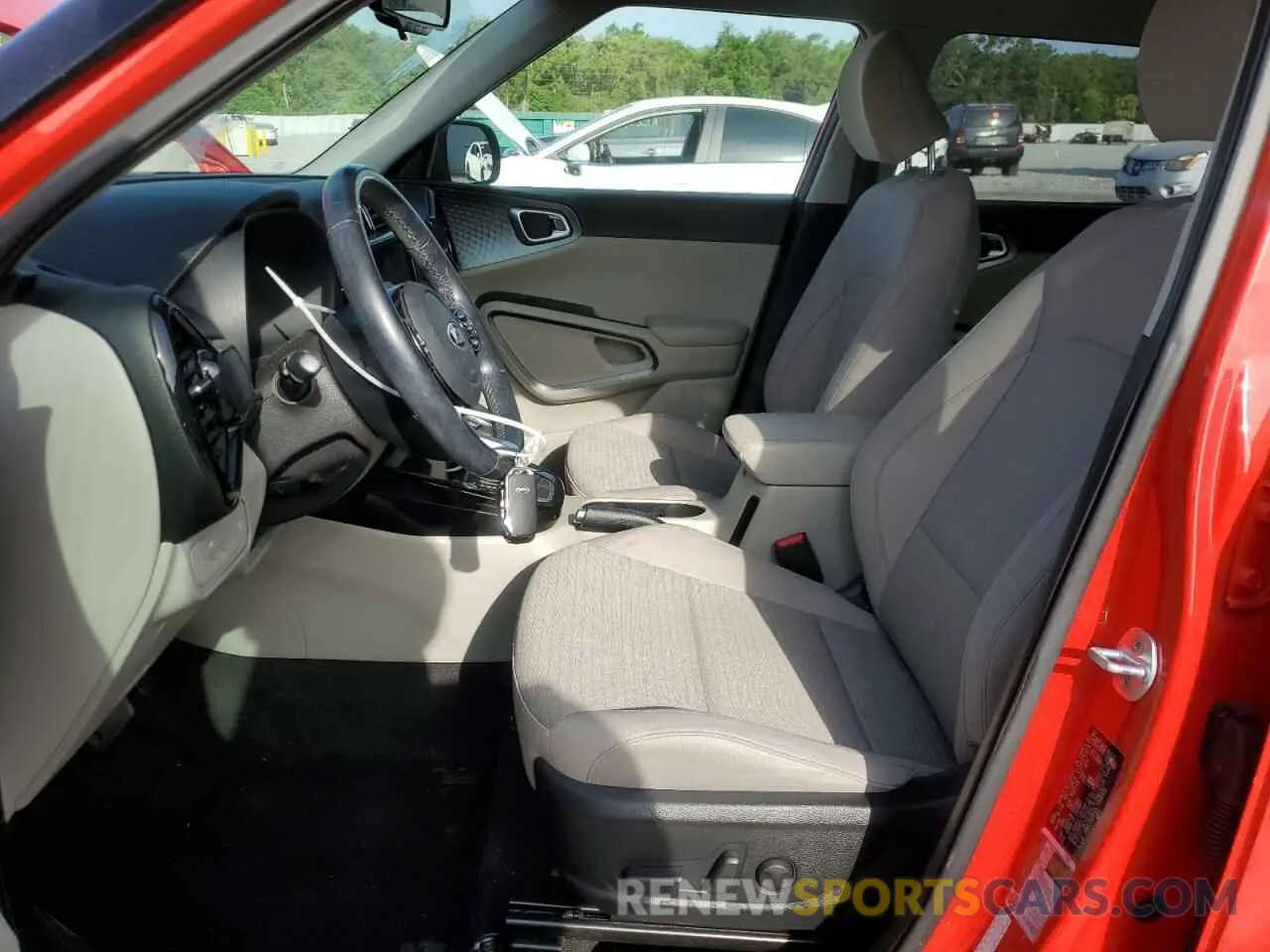 7 Photograph of a damaged car KNDJ33AU2L7008532 KIA SOUL 2020