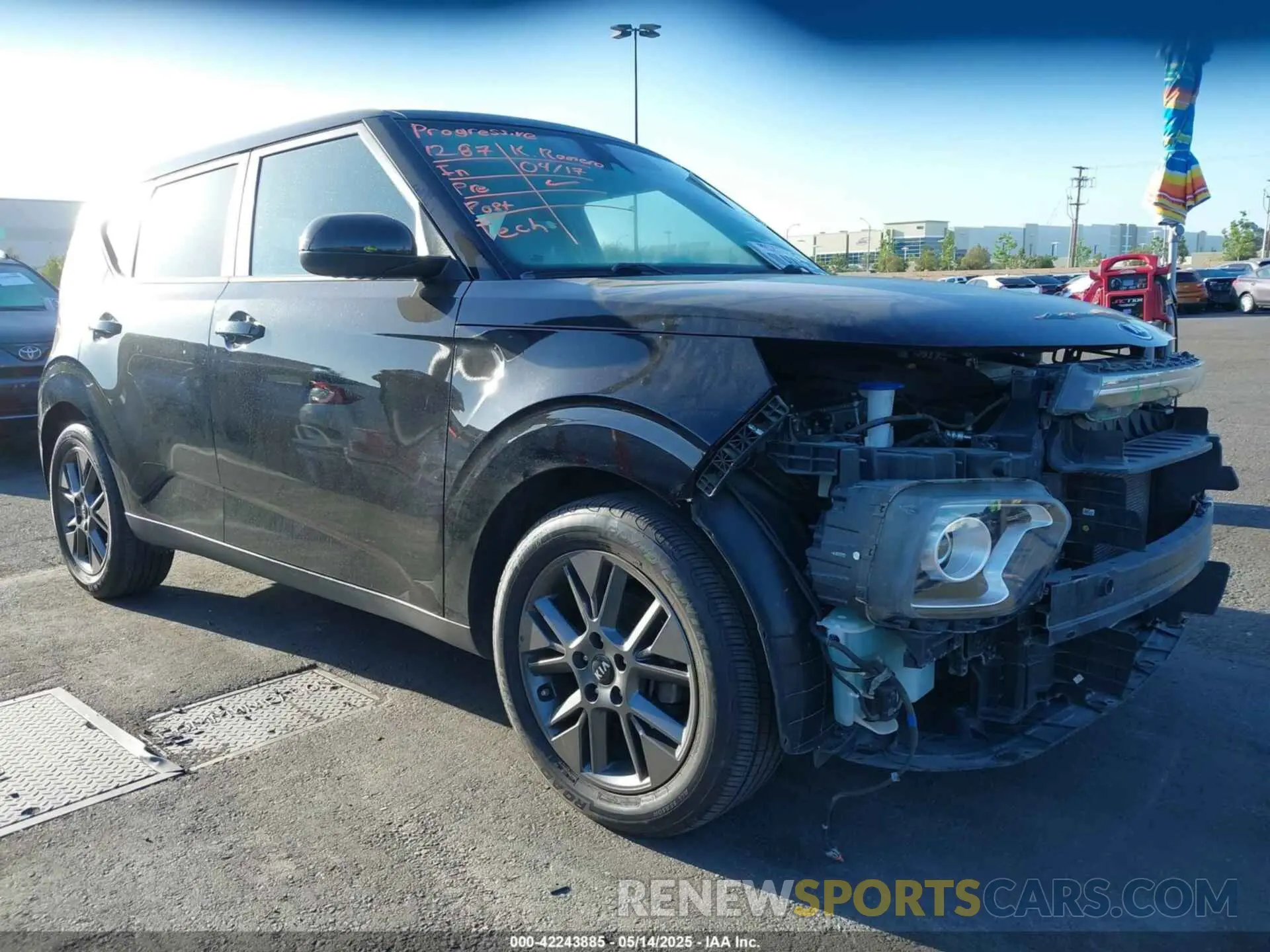 1 Photograph of a damaged car KNDJ33AU2L7028103 KIA SOUL 2020