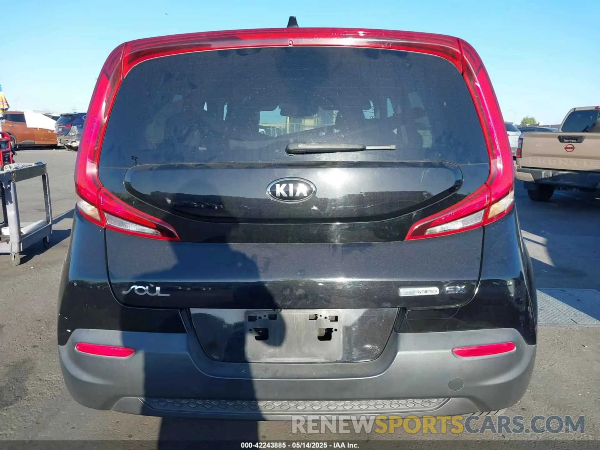 17 Photograph of a damaged car KNDJ33AU2L7028103 KIA SOUL 2020
