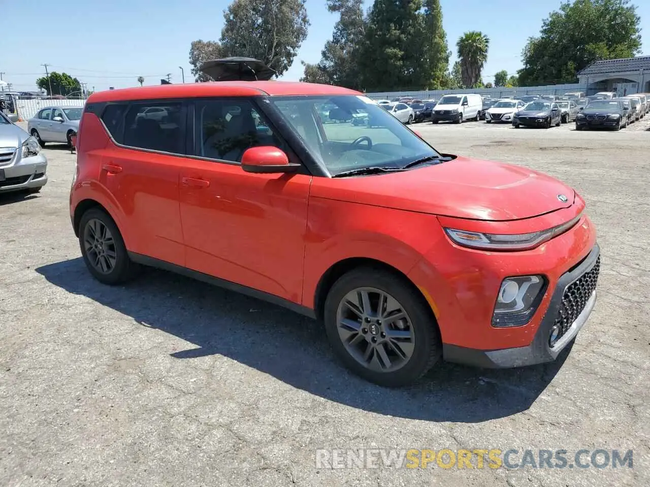 4 Photograph of a damaged car KNDJ33AU2L7082744 KIA SOUL 2020