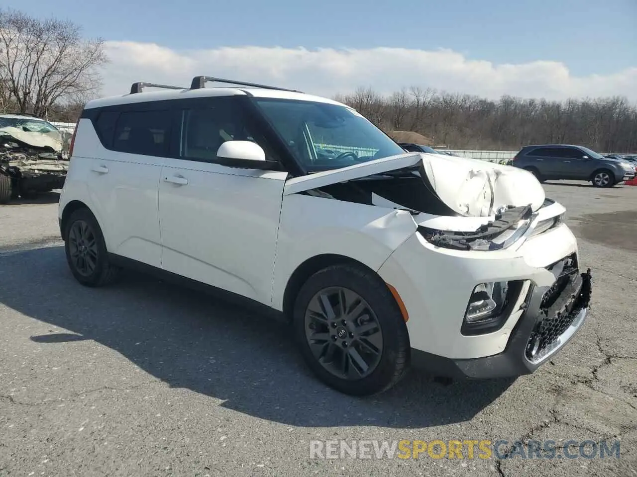 4 Photograph of a damaged car KNDJ33AU2L7702105 KIA SOUL 2020