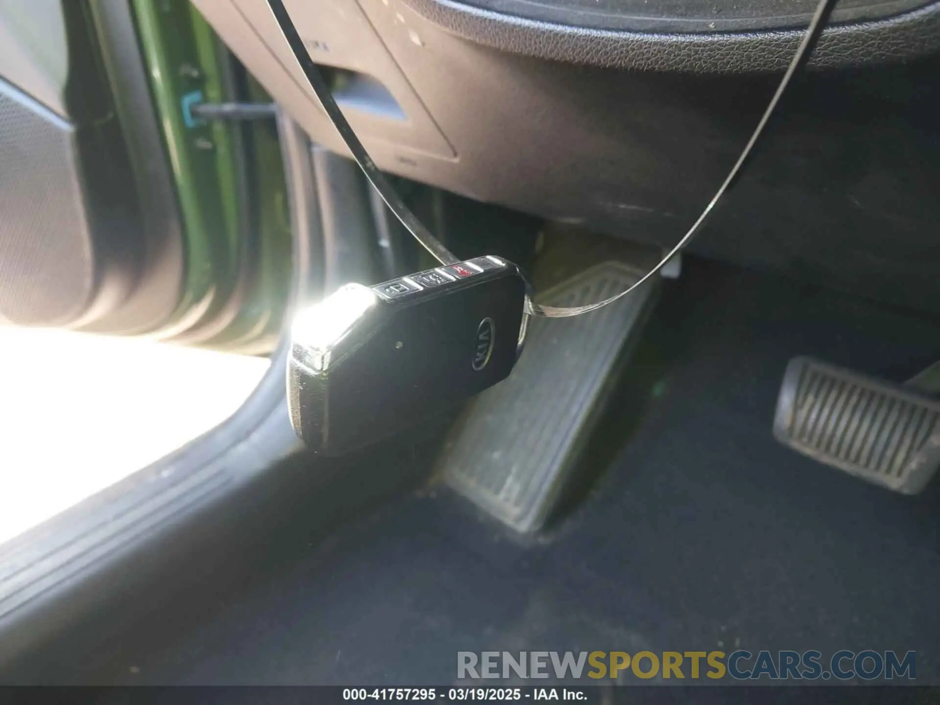 11 Photograph of a damaged car KNDJ33AU3L7107506 KIA SOUL 2020