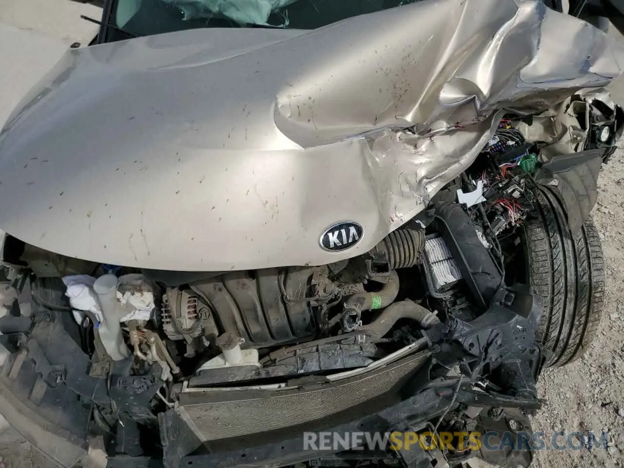13 Photograph of a damaged car KNDJ33AU4L7025915 KIA SOUL 2020