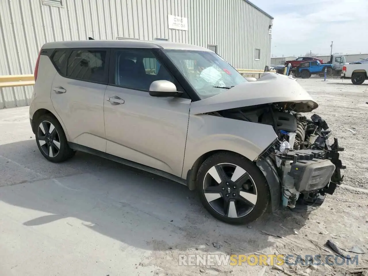 4 Photograph of a damaged car KNDJ33AU4L7025915 KIA SOUL 2020
