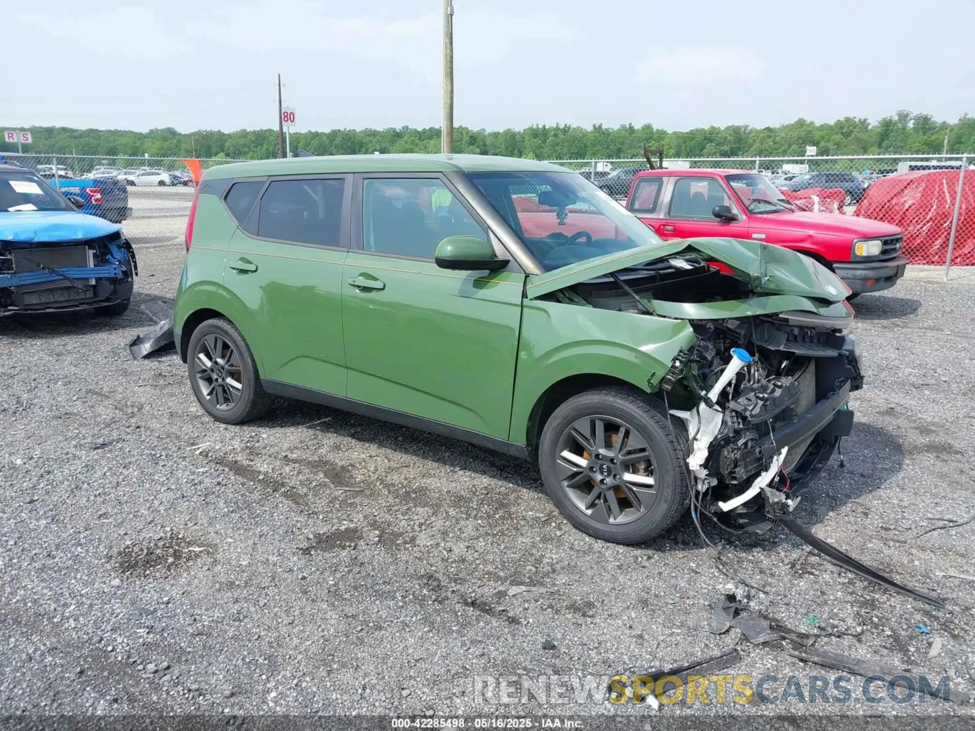 1 Photograph of a damaged car KNDJ33AU4L7048854 KIA SOUL 2020