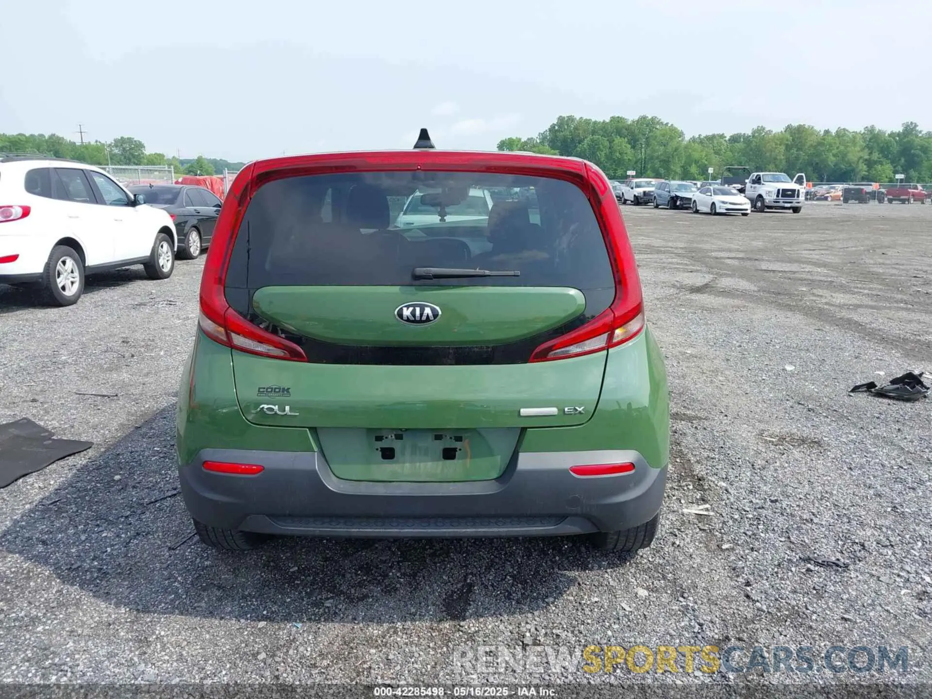 17 Photograph of a damaged car KNDJ33AU4L7048854 KIA SOUL 2020