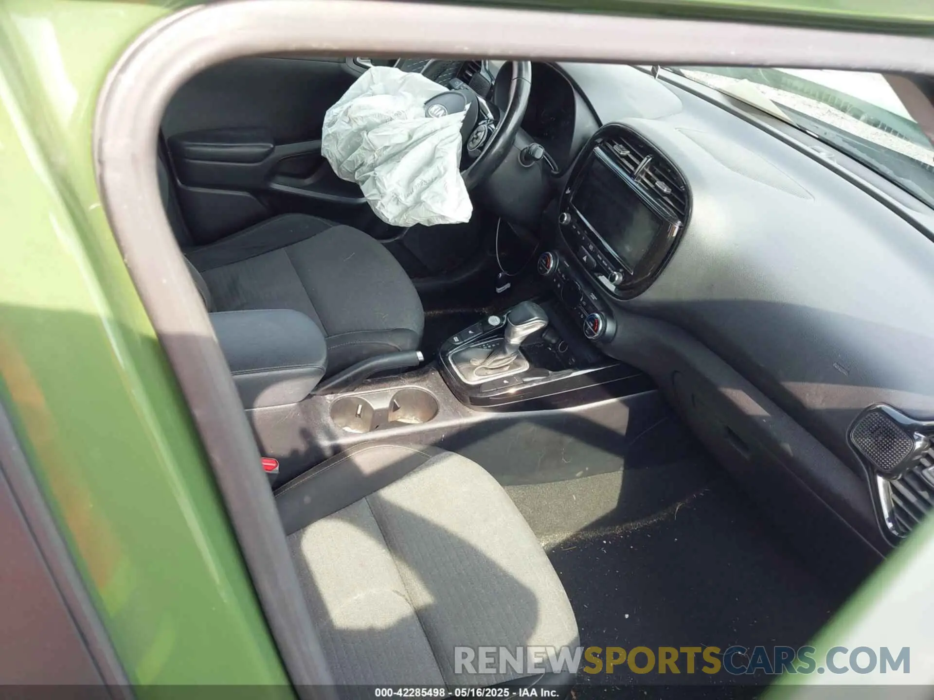5 Photograph of a damaged car KNDJ33AU4L7048854 KIA SOUL 2020