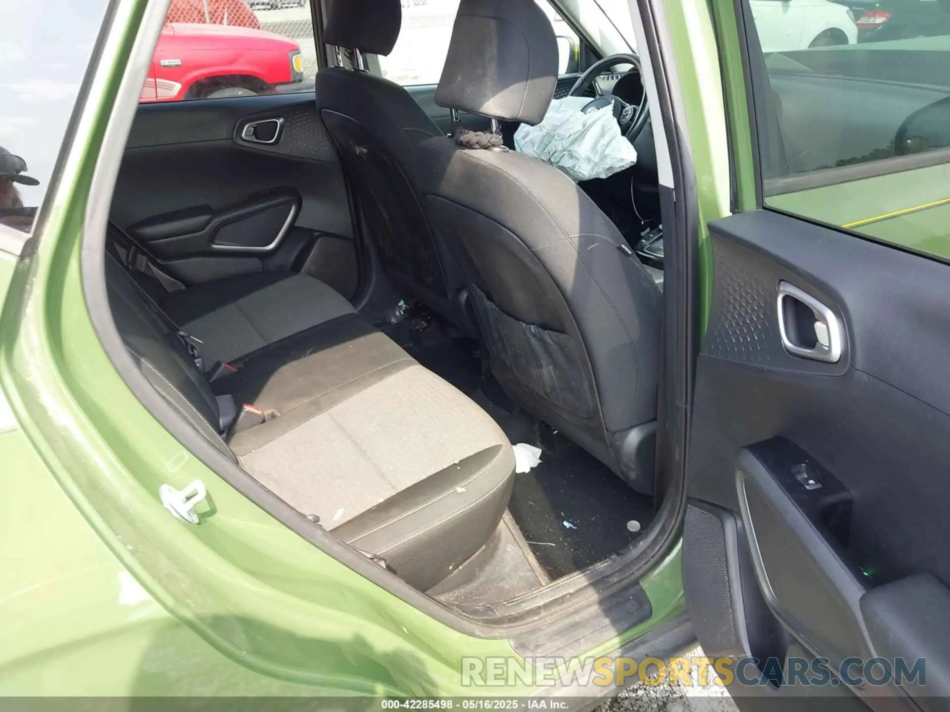 8 Photograph of a damaged car KNDJ33AU4L7048854 KIA SOUL 2020