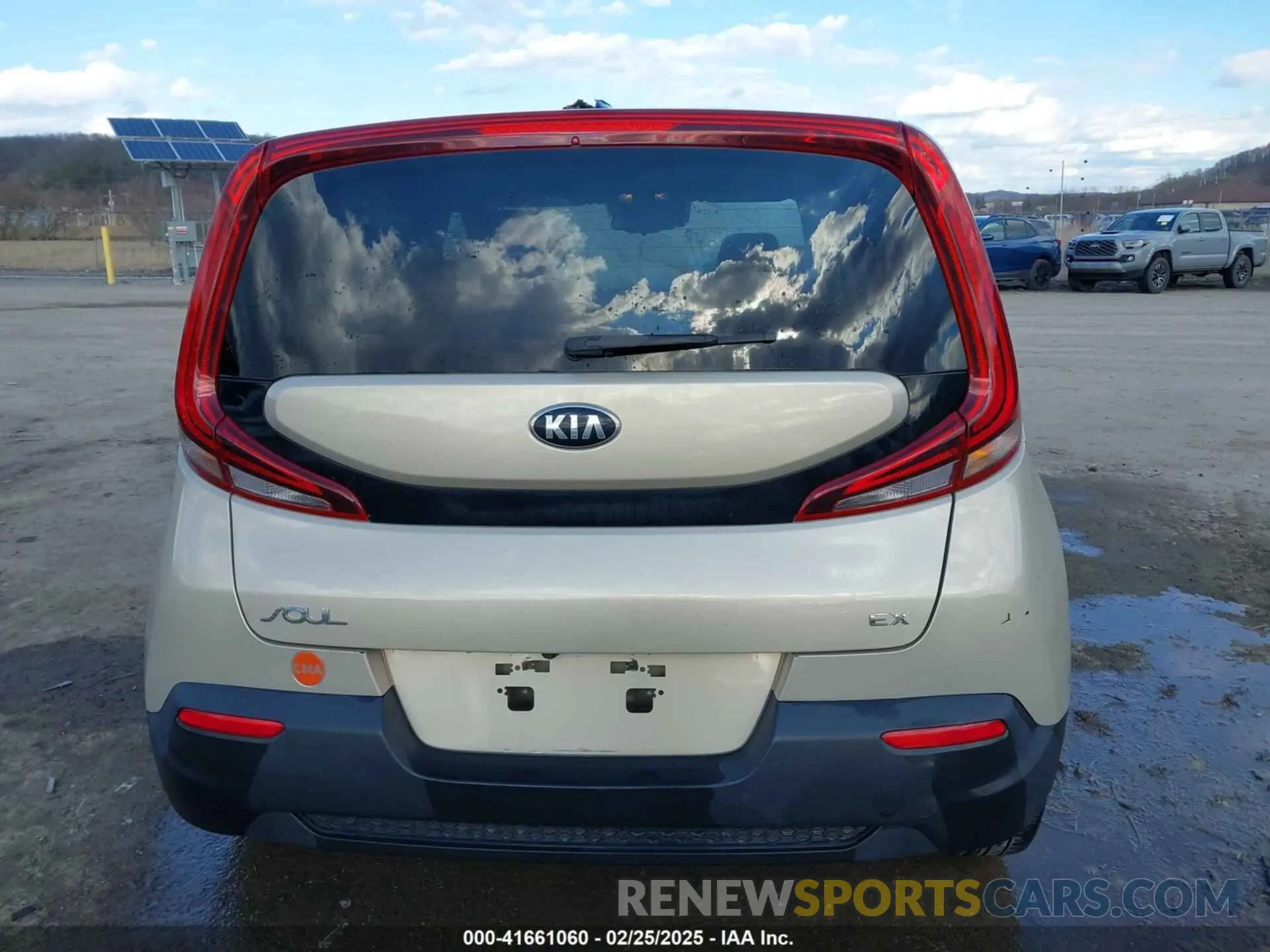 16 Photograph of a damaged car KNDJ33AU4L7068716 KIA SOUL 2020