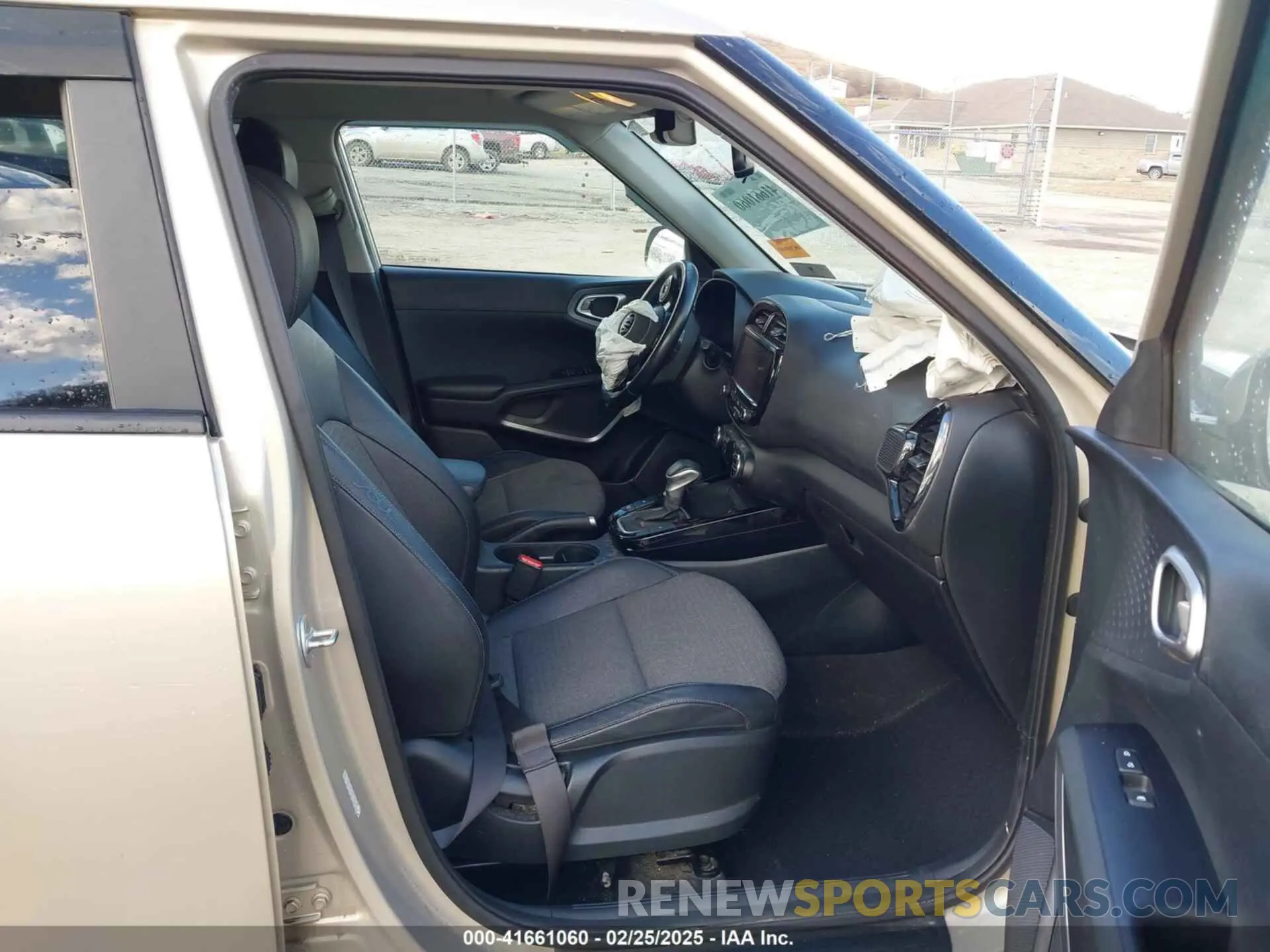 5 Photograph of a damaged car KNDJ33AU4L7068716 KIA SOUL 2020