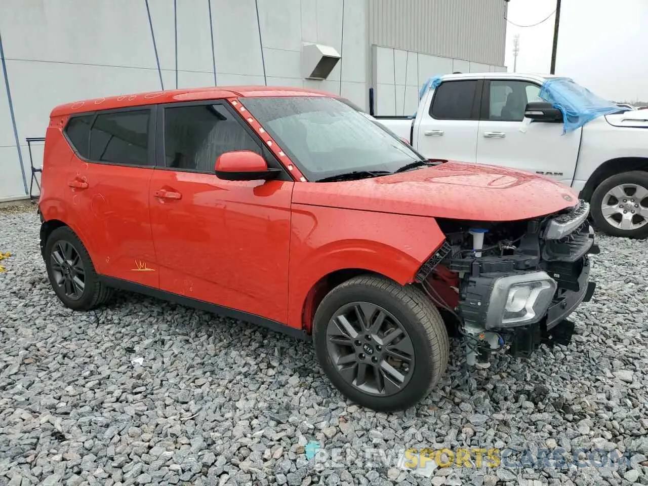 4 Photograph of a damaged car KNDJ33AU8L7013900 KIA SOUL 2020