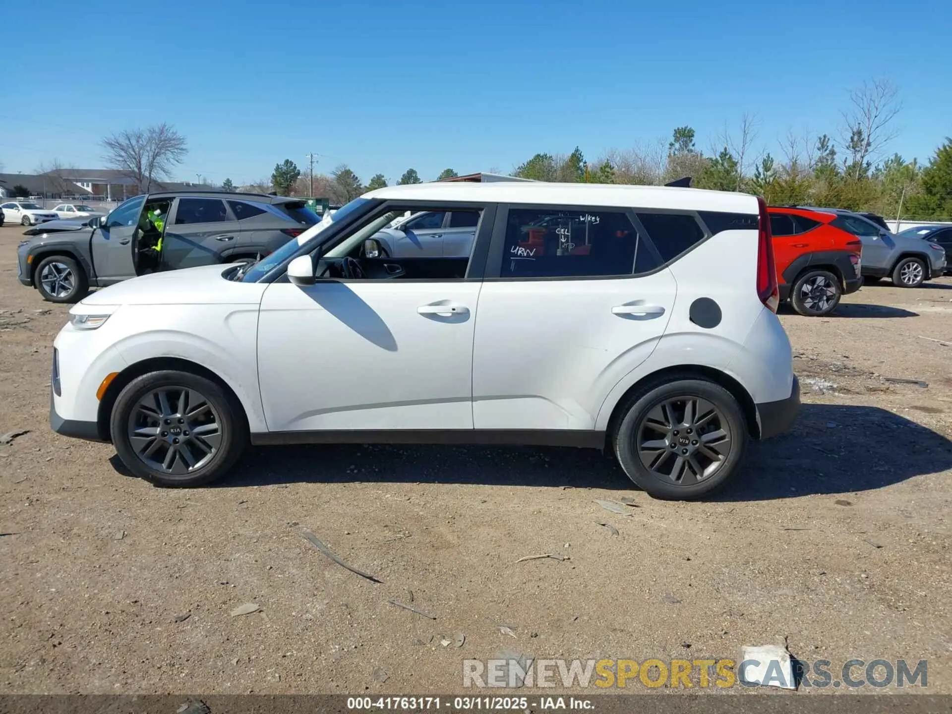14 Фотография поврежденного автомобиля KNDJ33AU8L7075233 KIA SOUL 2020