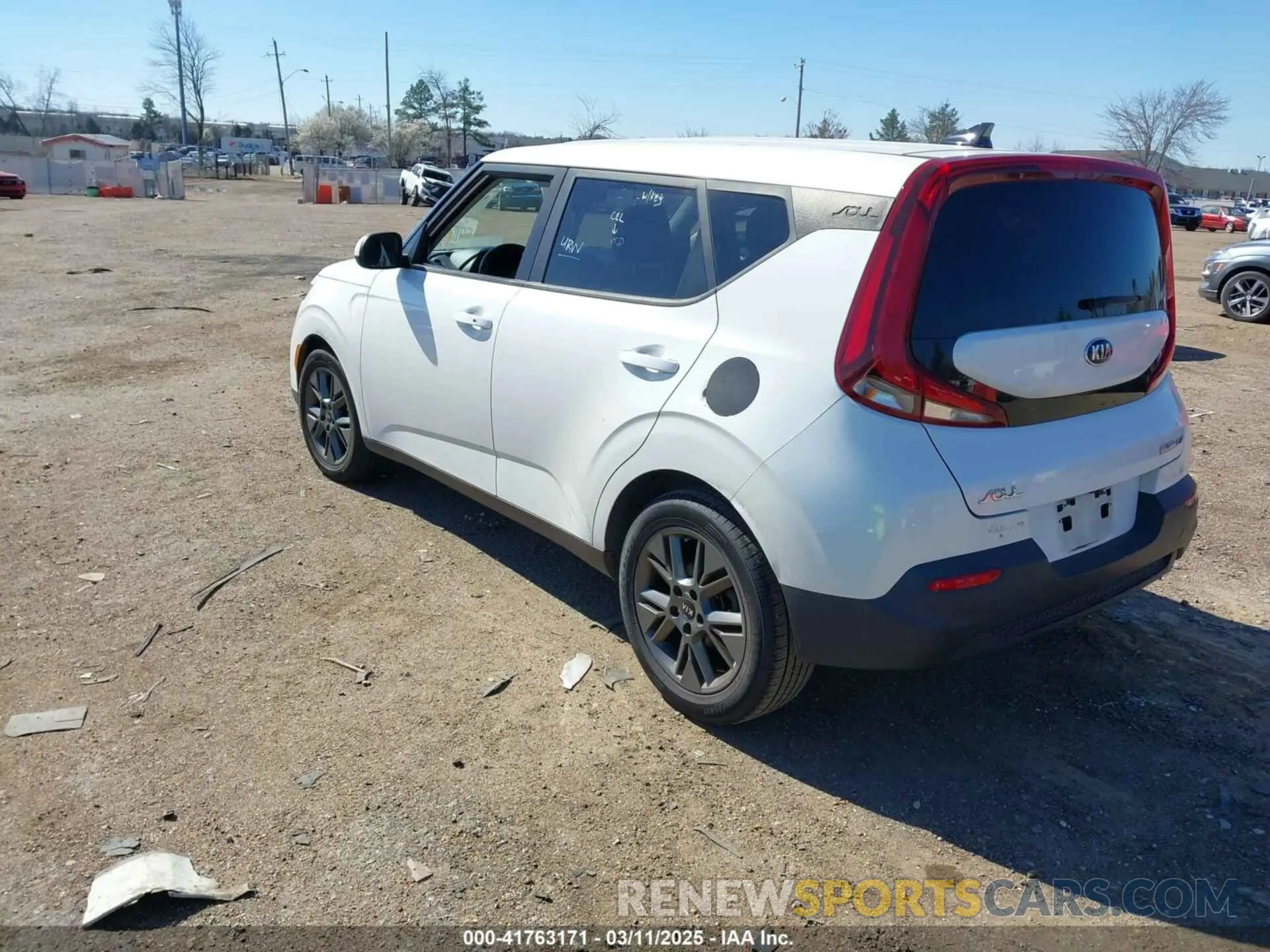 3 Фотография поврежденного автомобиля KNDJ33AU8L7075233 KIA SOUL 2020