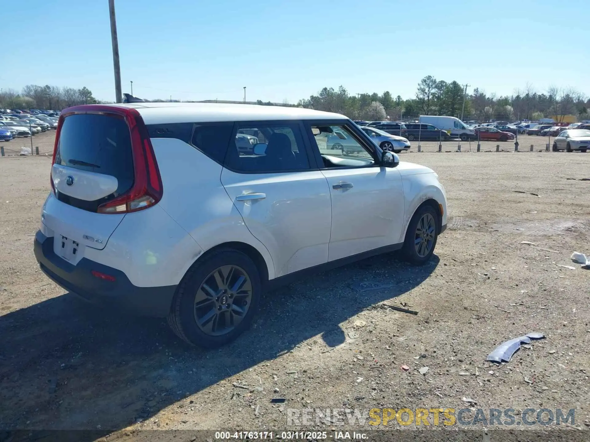 4 Фотография поврежденного автомобиля KNDJ33AU8L7075233 KIA SOUL 2020