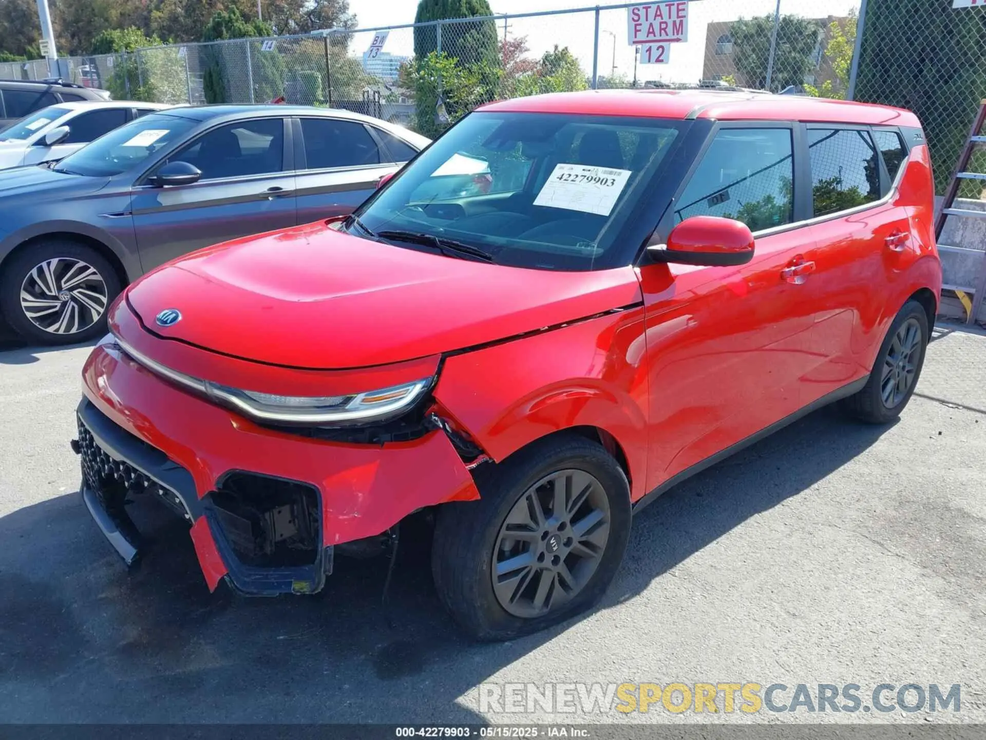 2 Photograph of a damaged car KNDJ33AU8L7701704 KIA SOUL 2020