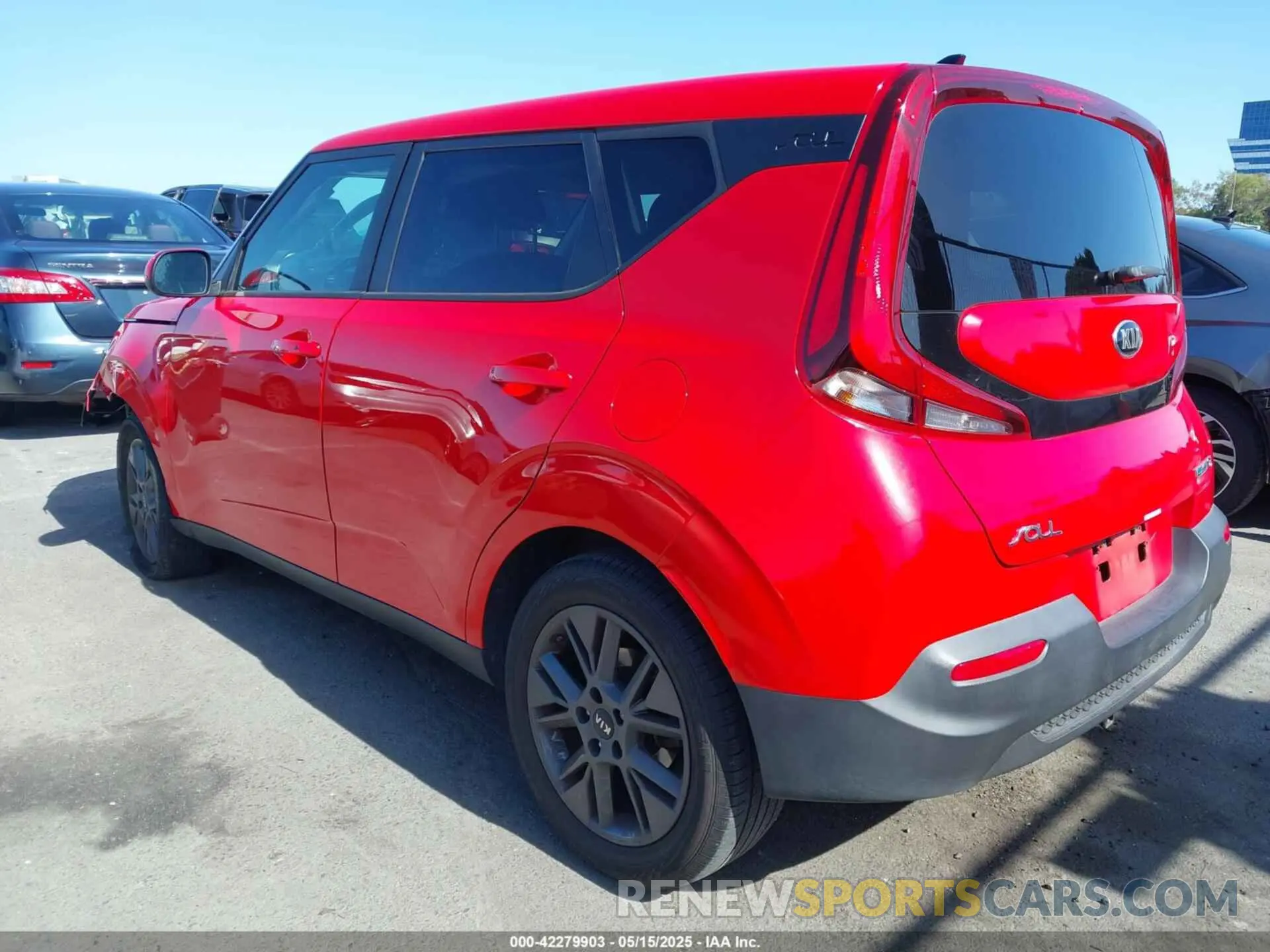 3 Photograph of a damaged car KNDJ33AU8L7701704 KIA SOUL 2020