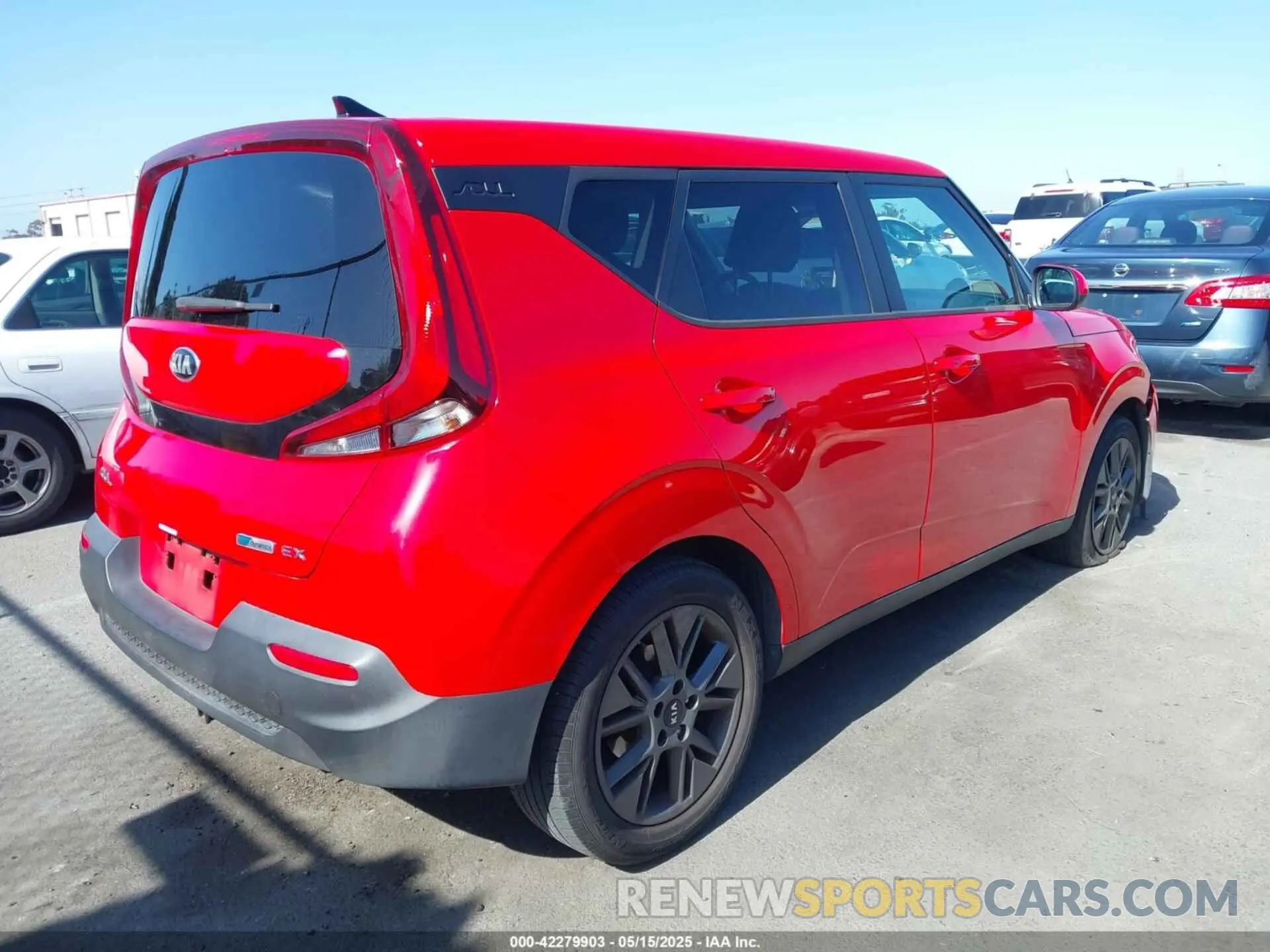 4 Photograph of a damaged car KNDJ33AU8L7701704 KIA SOUL 2020