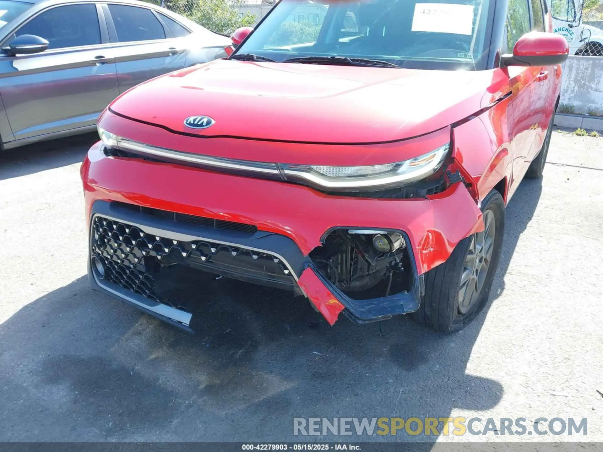 6 Photograph of a damaged car KNDJ33AU8L7701704 KIA SOUL 2020