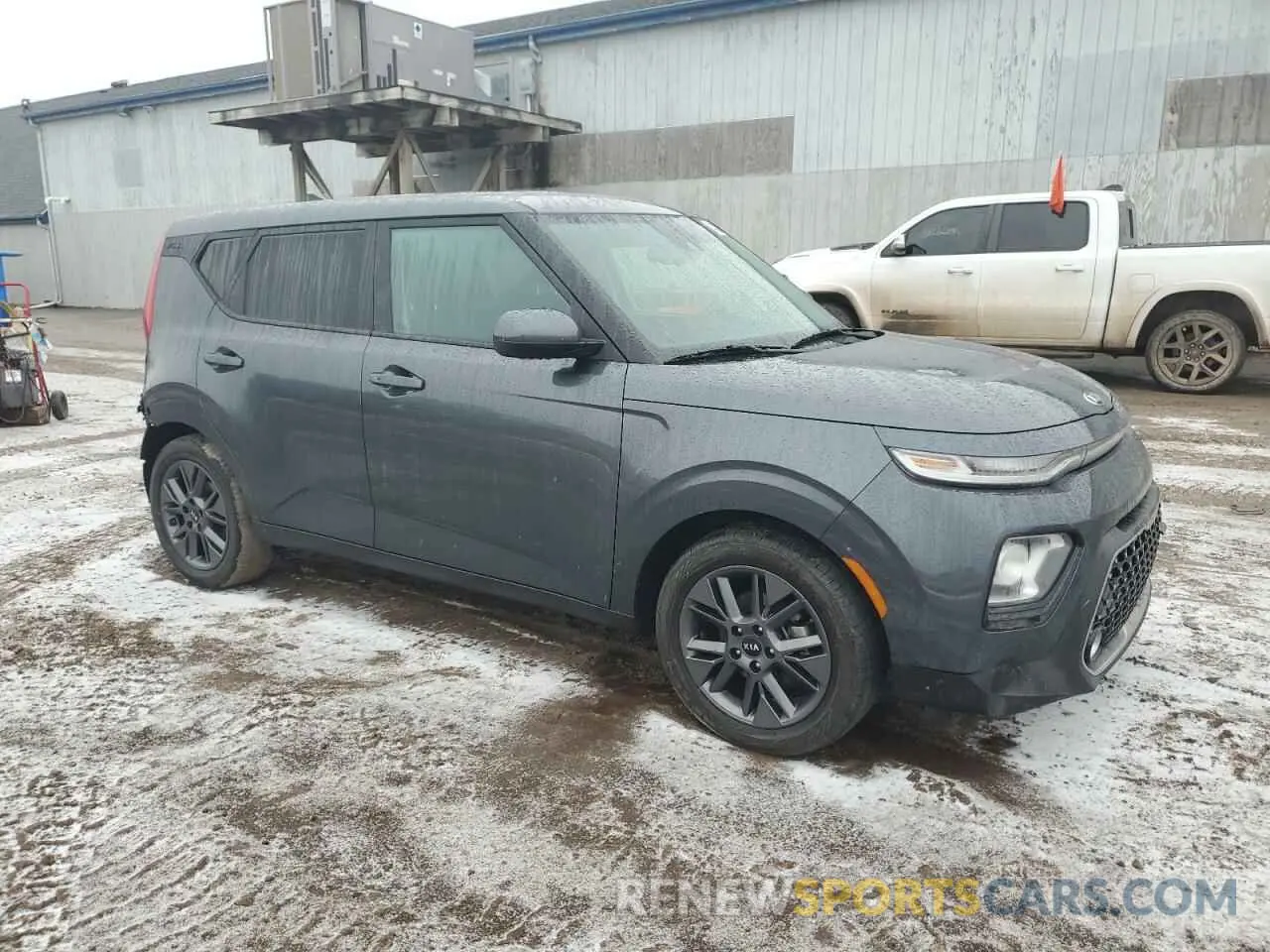 4 Photograph of a damaged car KNDJ33AU8L7717353 KIA SOUL 2020