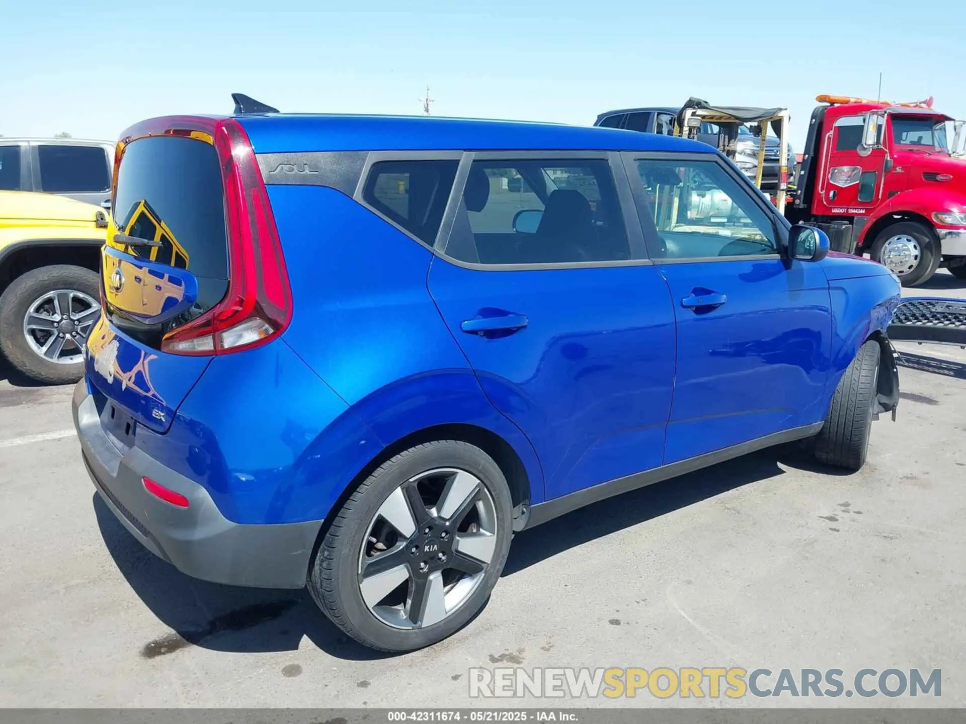 4 Photograph of a damaged car KNDJ33AUXL7079543 KIA SOUL 2020
