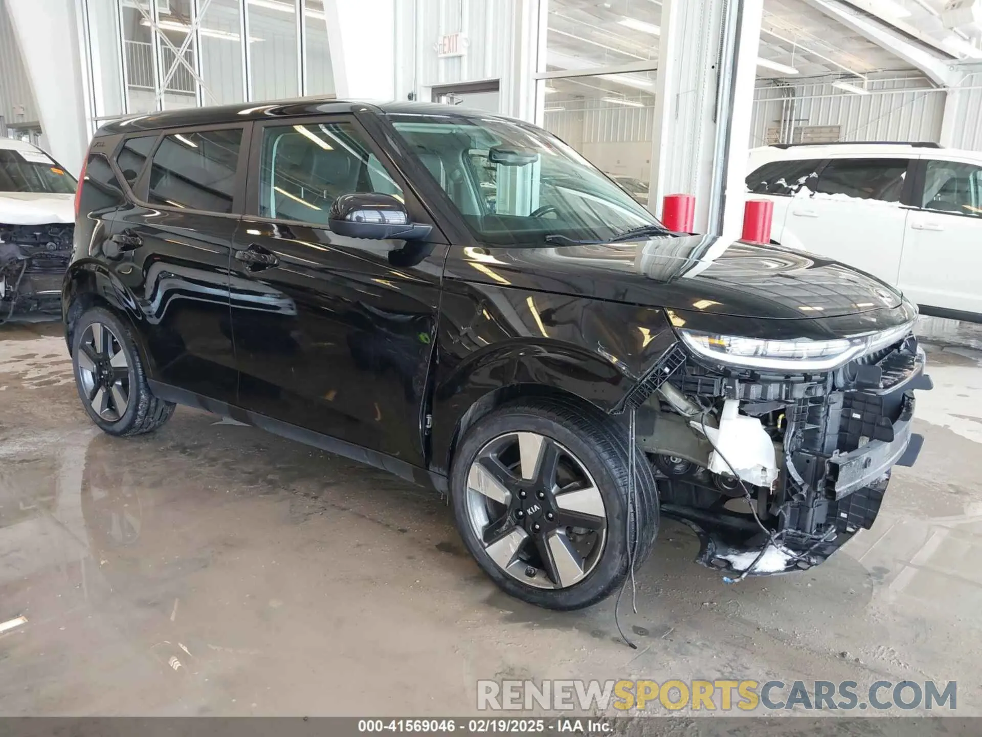1 Photograph of a damaged car KNDJ33AUXL7087223 KIA SOUL 2020