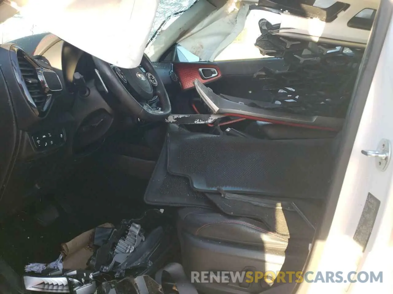 7 Фотография поврежденного автомобиля KNDJ53AF1L7043977 KIA SOUL 2020