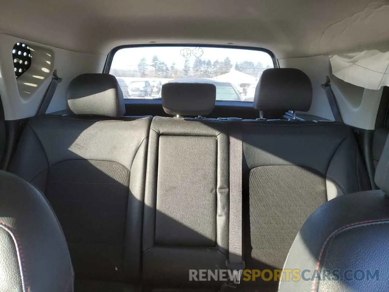 10 Photograph of a damaged car KNDJ53AFXL7049633 KIA SOUL 2020