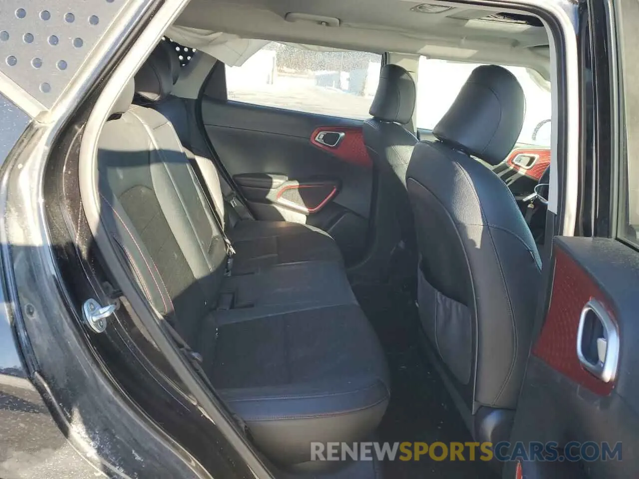 11 Photograph of a damaged car KNDJ53AFXL7049633 KIA SOUL 2020