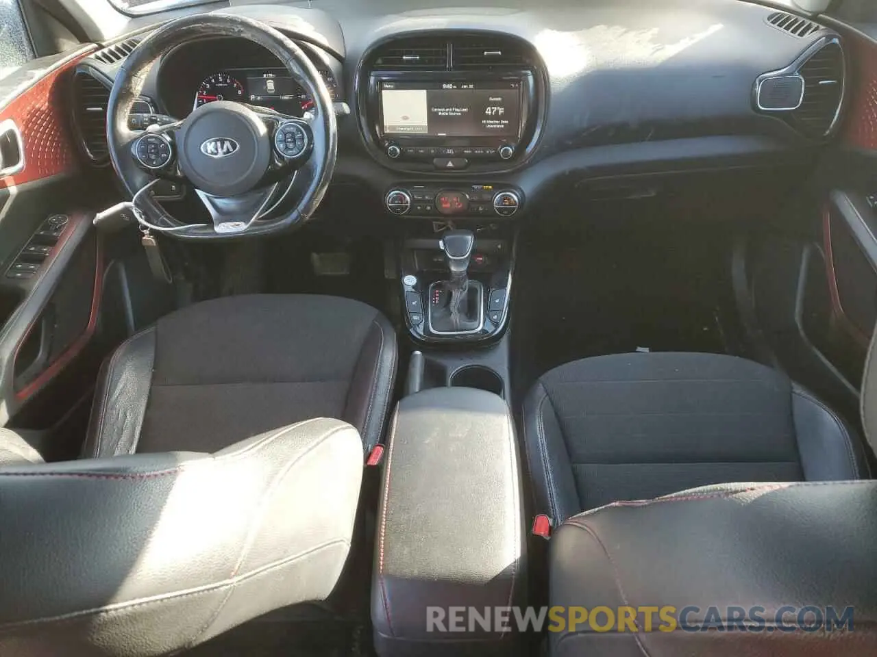 8 Photograph of a damaged car KNDJ53AFXL7049633 KIA SOUL 2020