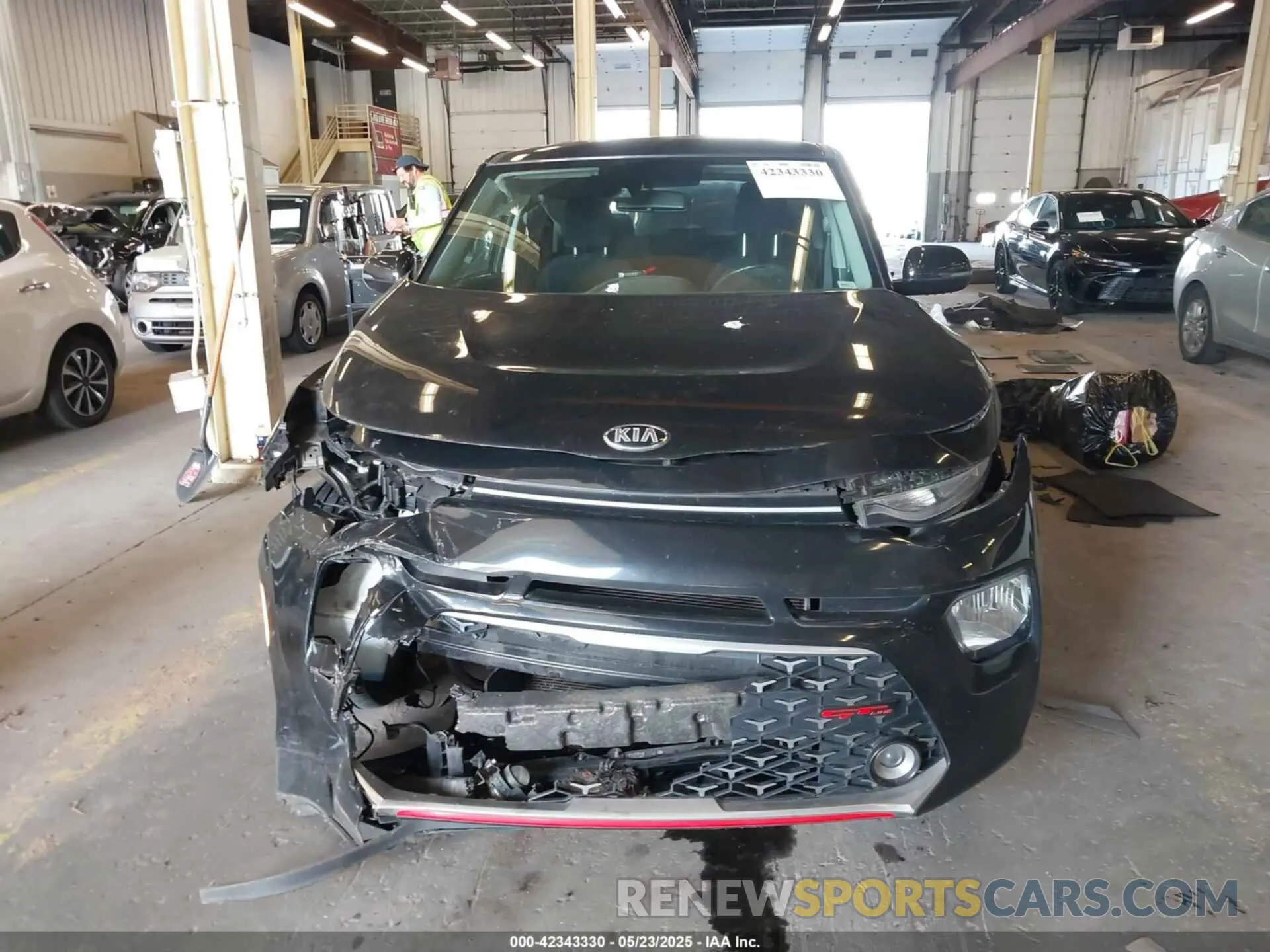 12 Фотография поврежденного автомобиля KNDJ63AU0L7067747 KIA SOUL 2020