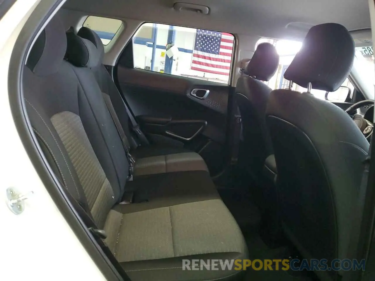 10 Фотография поврежденного автомобиля KNDJ63AU0L7703390 KIA SOUL 2020