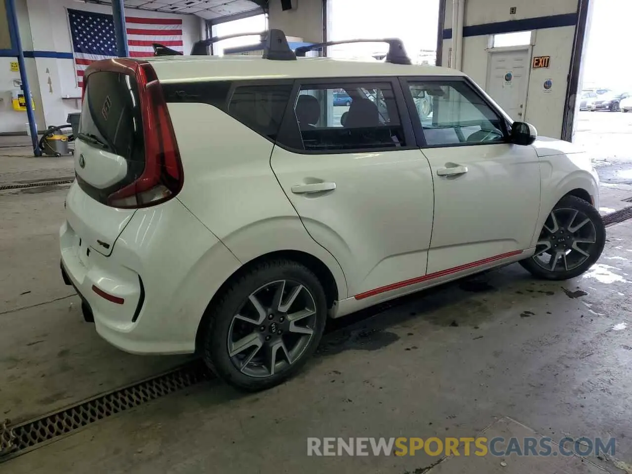3 Фотография поврежденного автомобиля KNDJ63AU0L7703390 KIA SOUL 2020