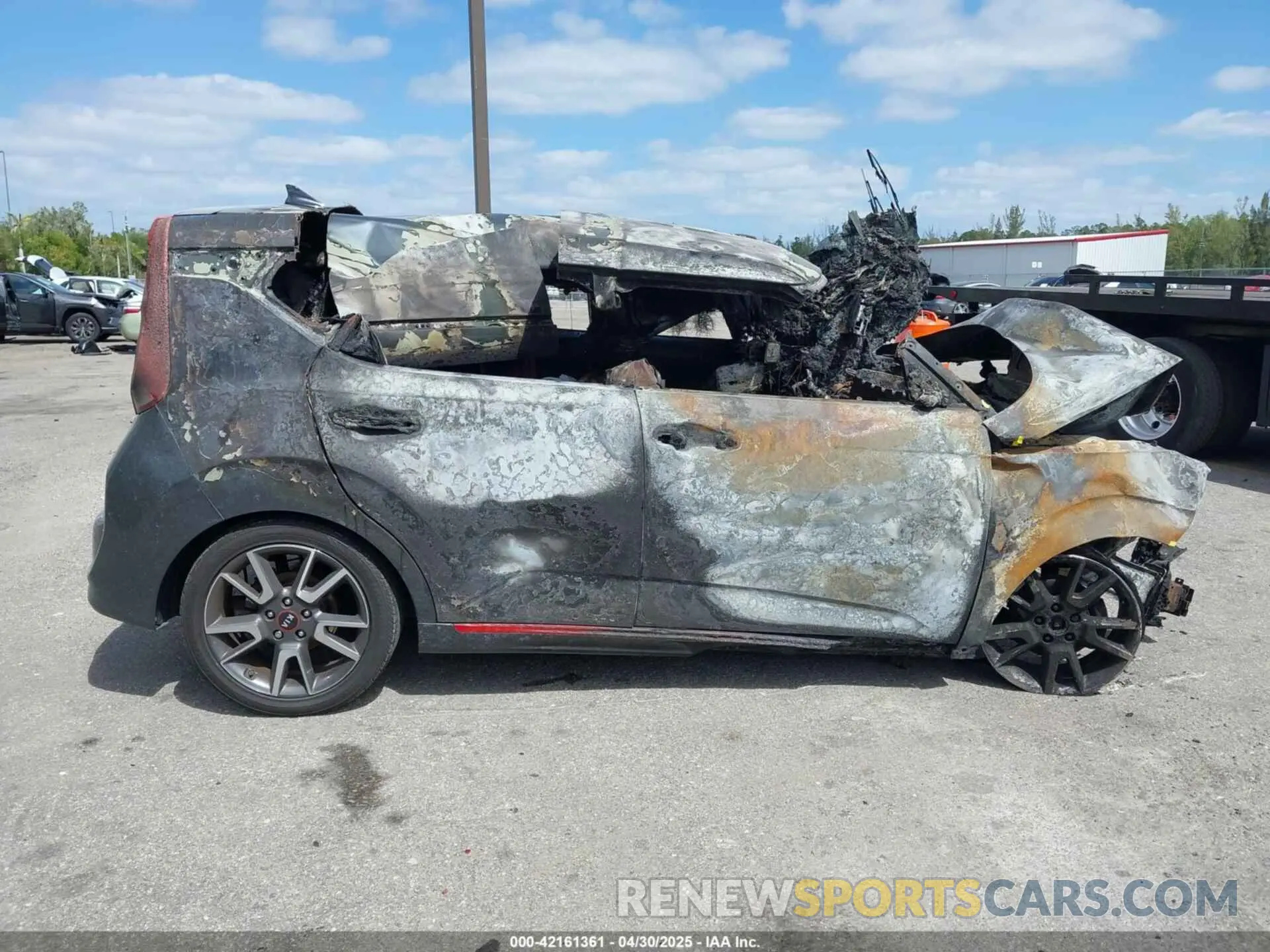 13 Фотография поврежденного автомобиля KNDJ63AU4L7000830 KIA SOUL 2020